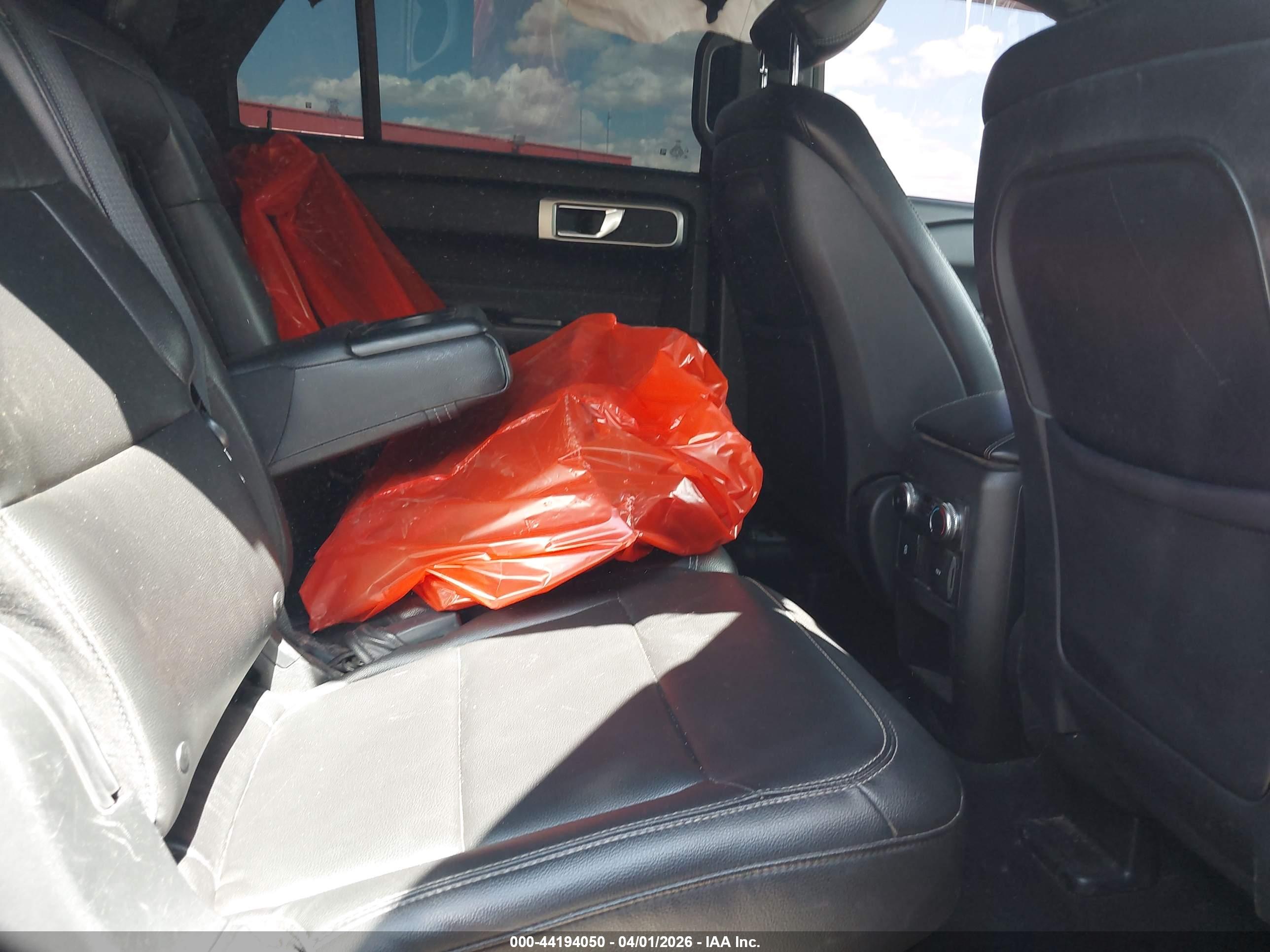 FORD EXPLORER image 8