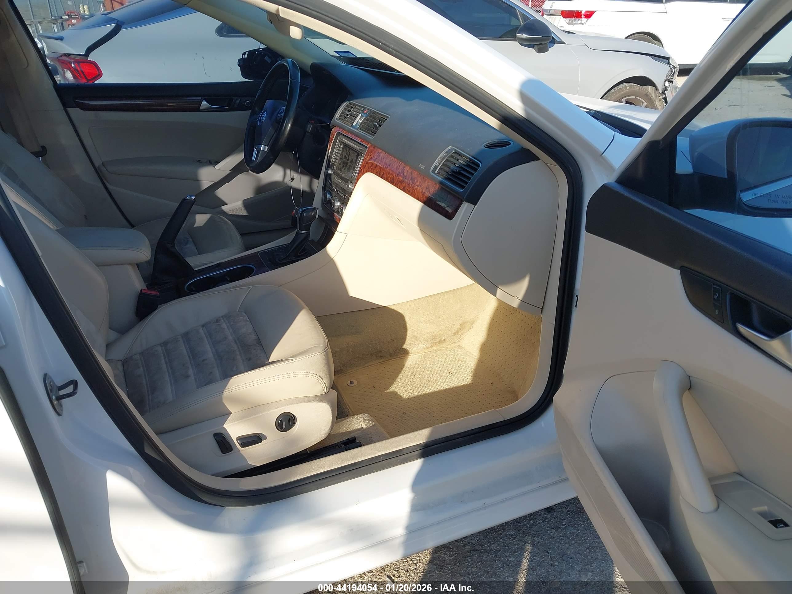 VOLKSWAGEN PASSAT image 5