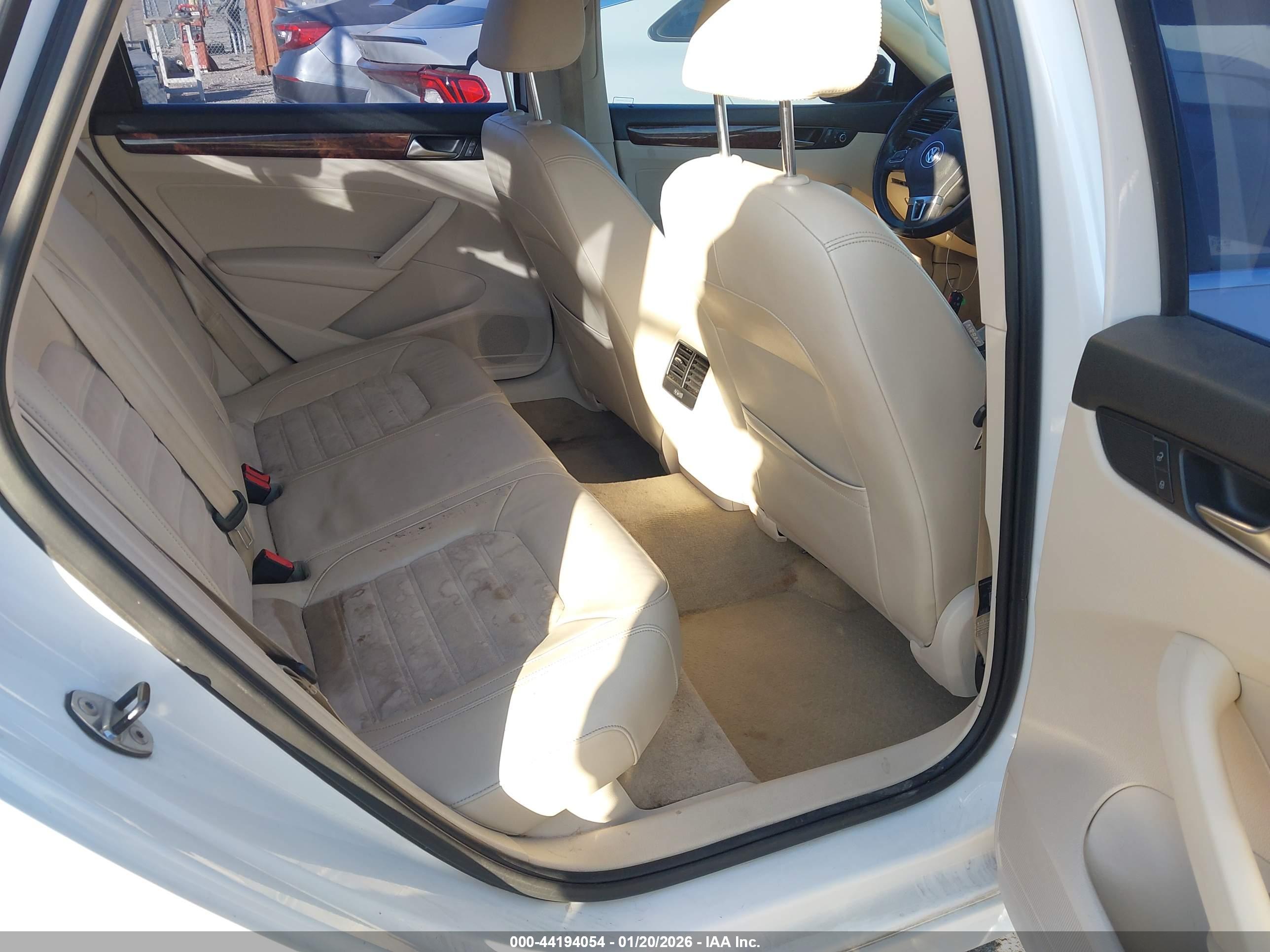 VOLKSWAGEN PASSAT image 8
