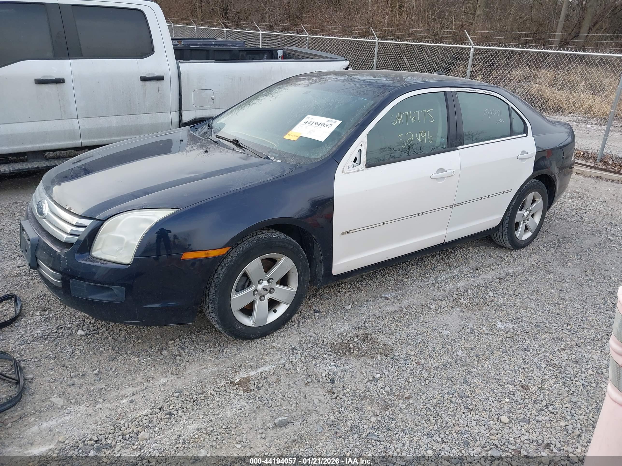 FORD FUSION image 2