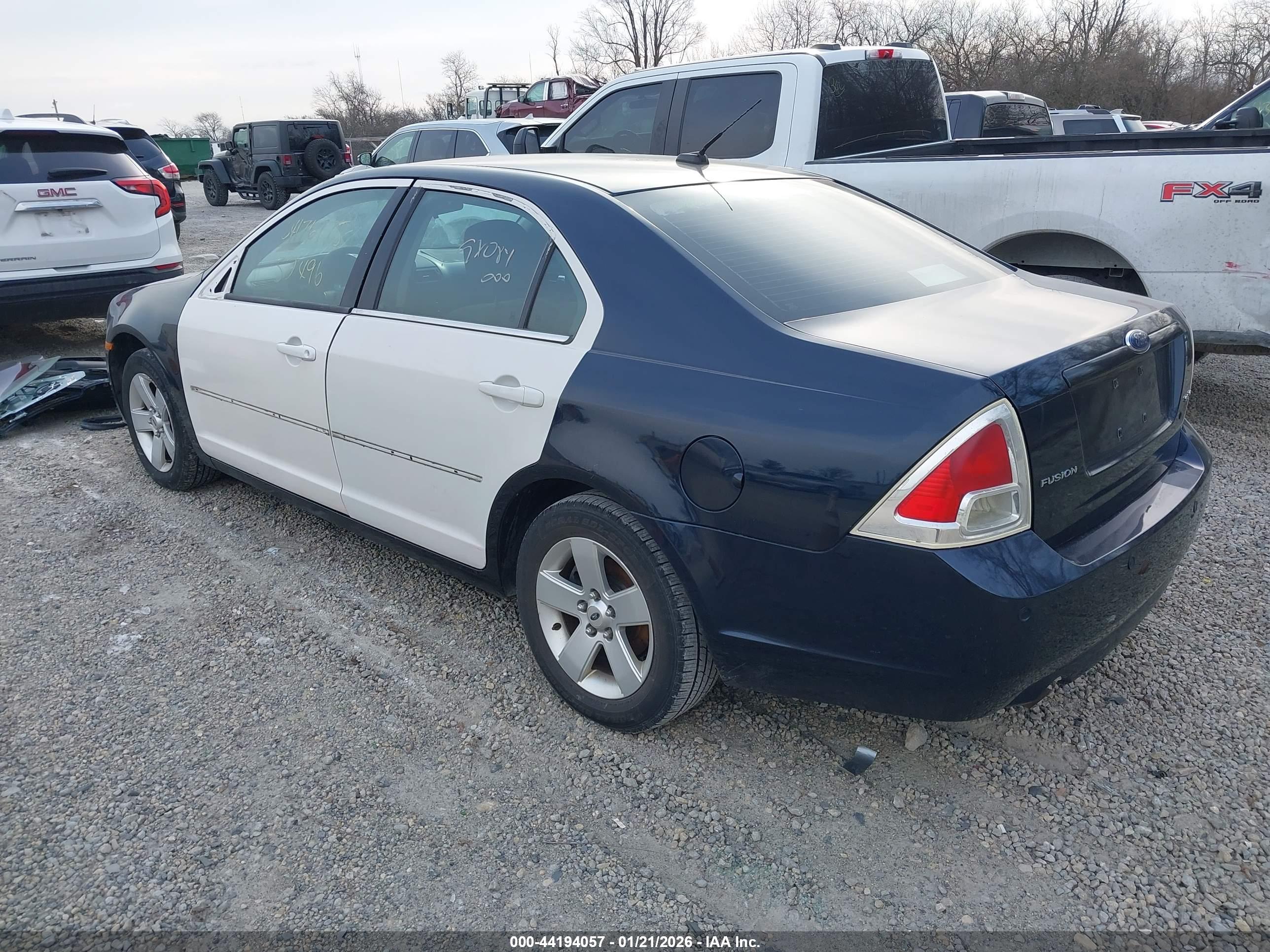 FORD FUSION image 3