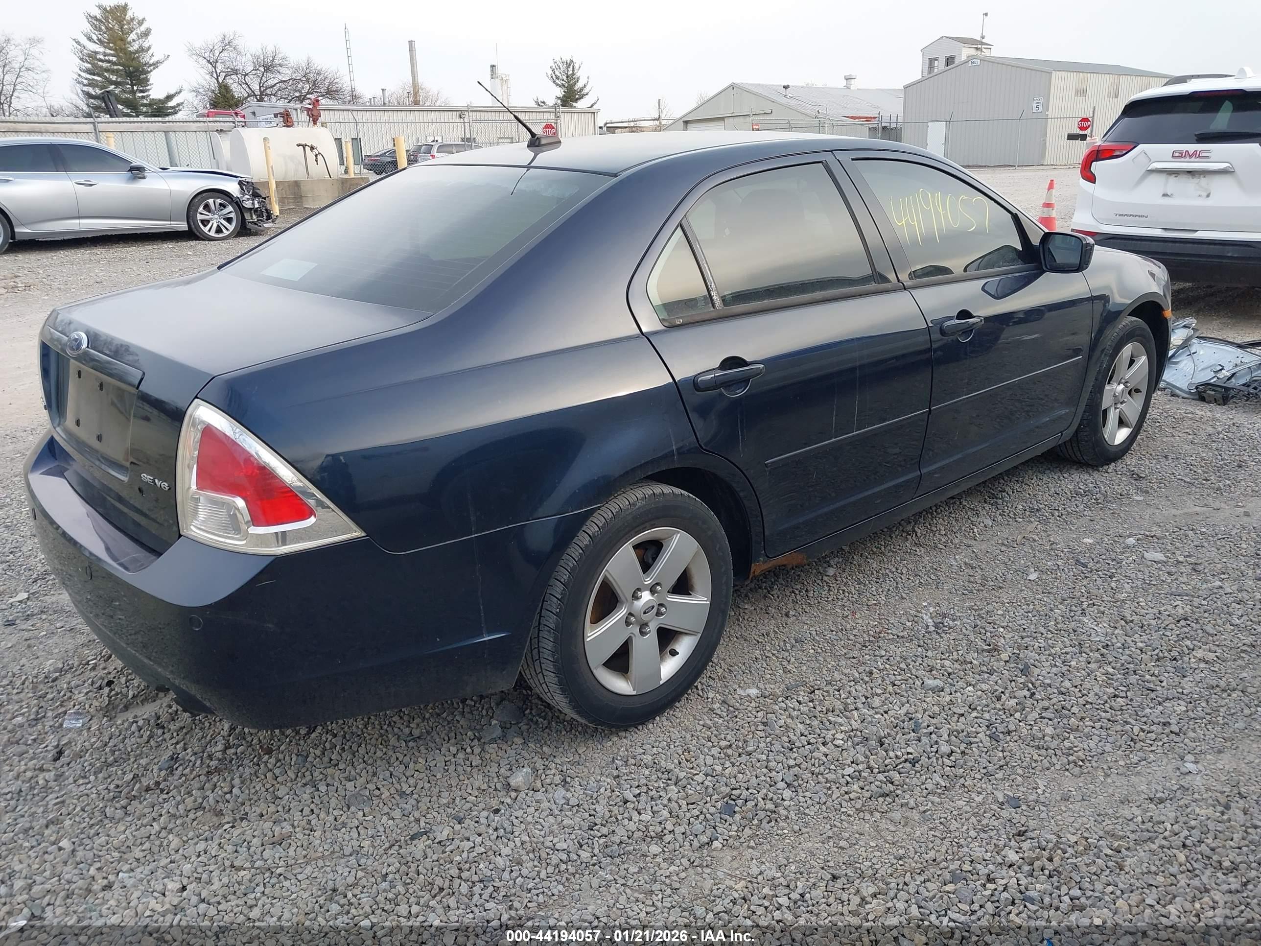FORD FUSION image 4