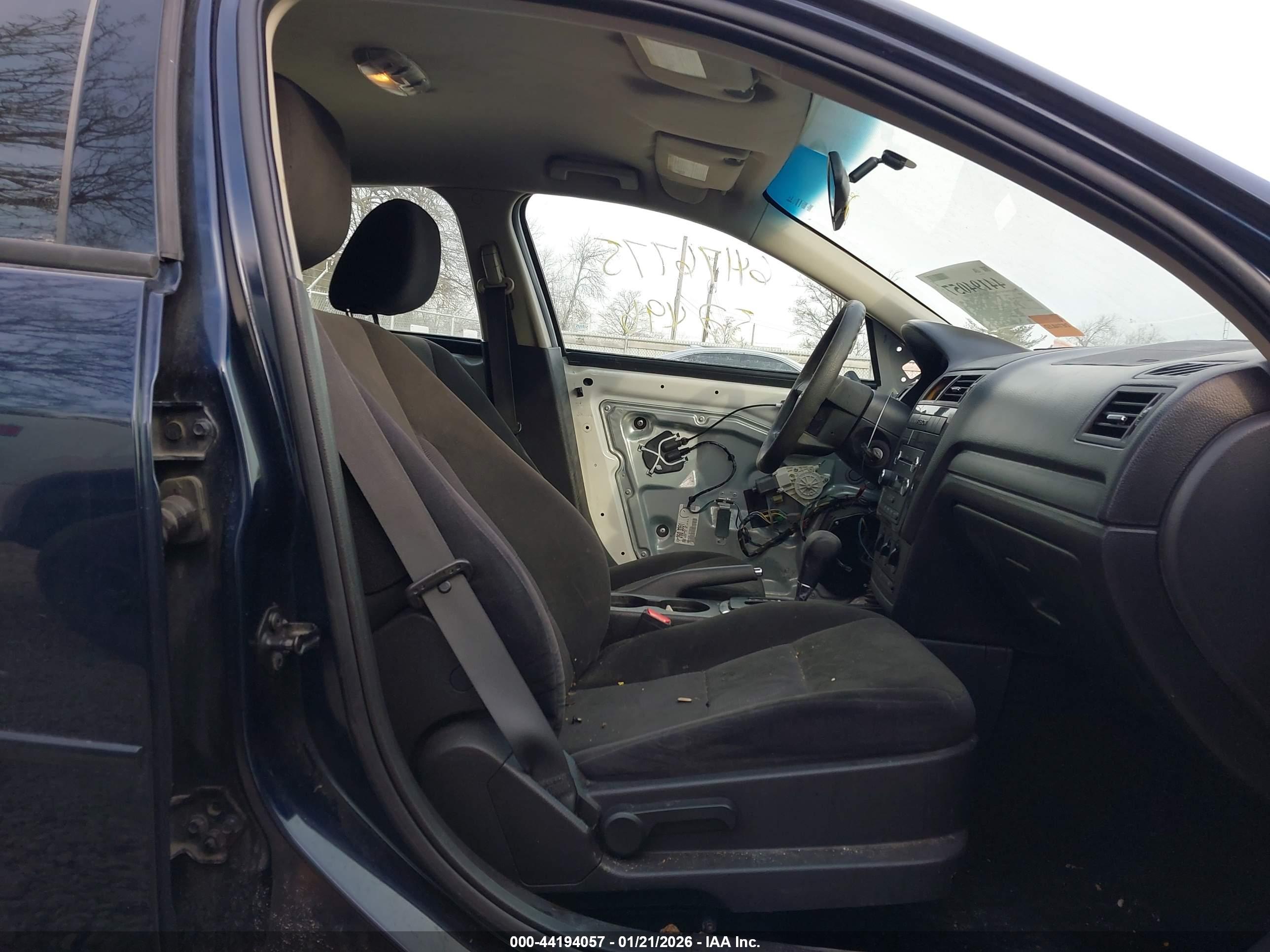 FORD FUSION image 5