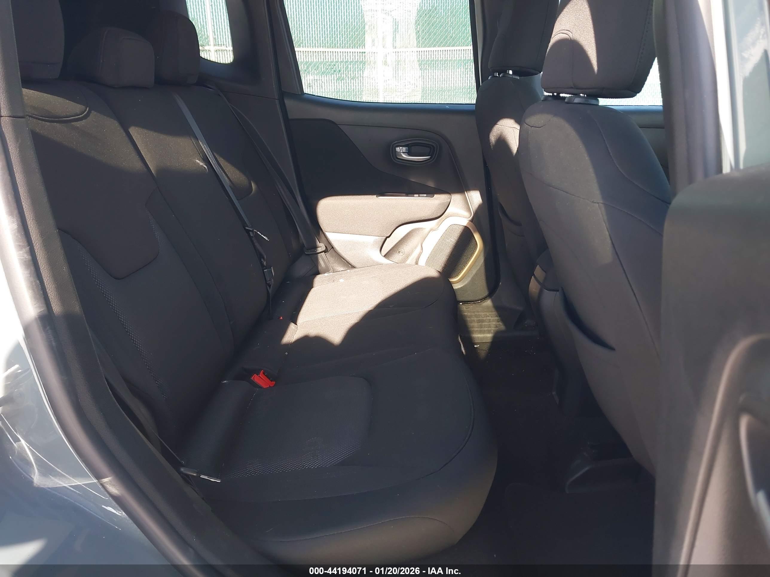 JEEP RENEGADE image 8