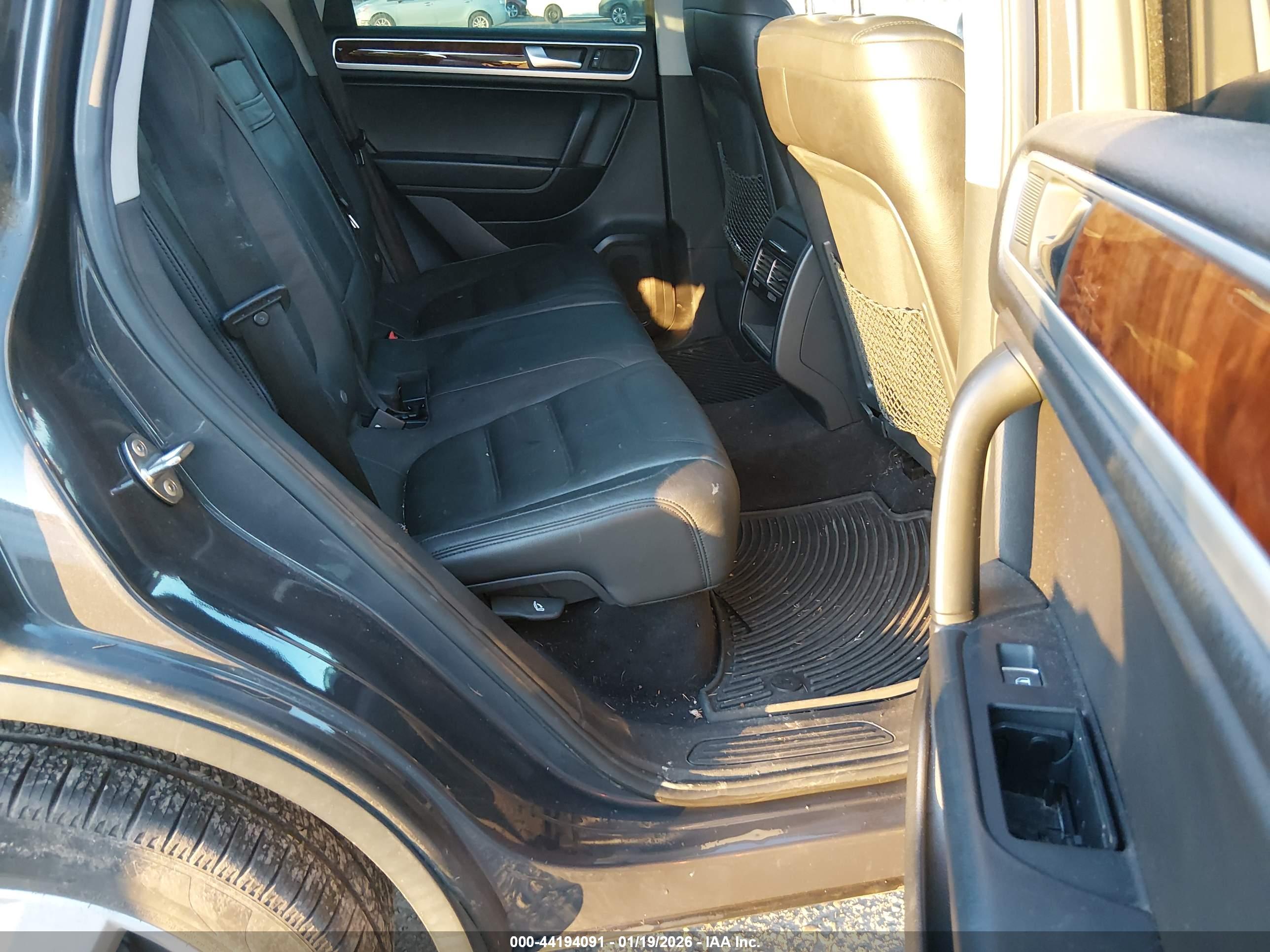 VOLKSWAGEN TOUAREG image 8