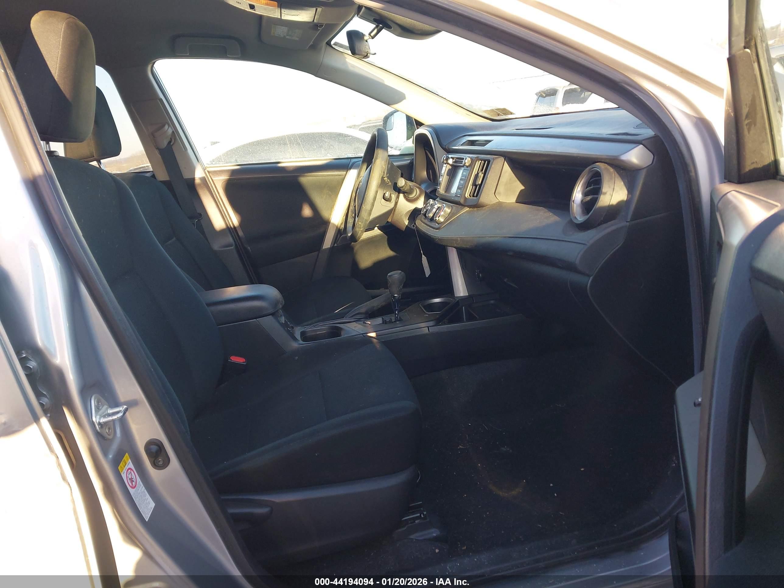 TOYOTA RAV4 image 5
