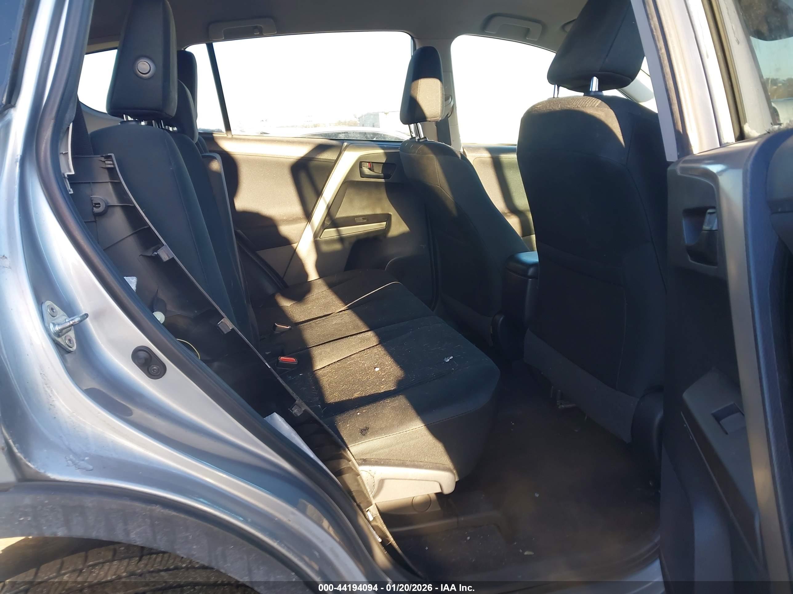 TOYOTA RAV4 image 8
