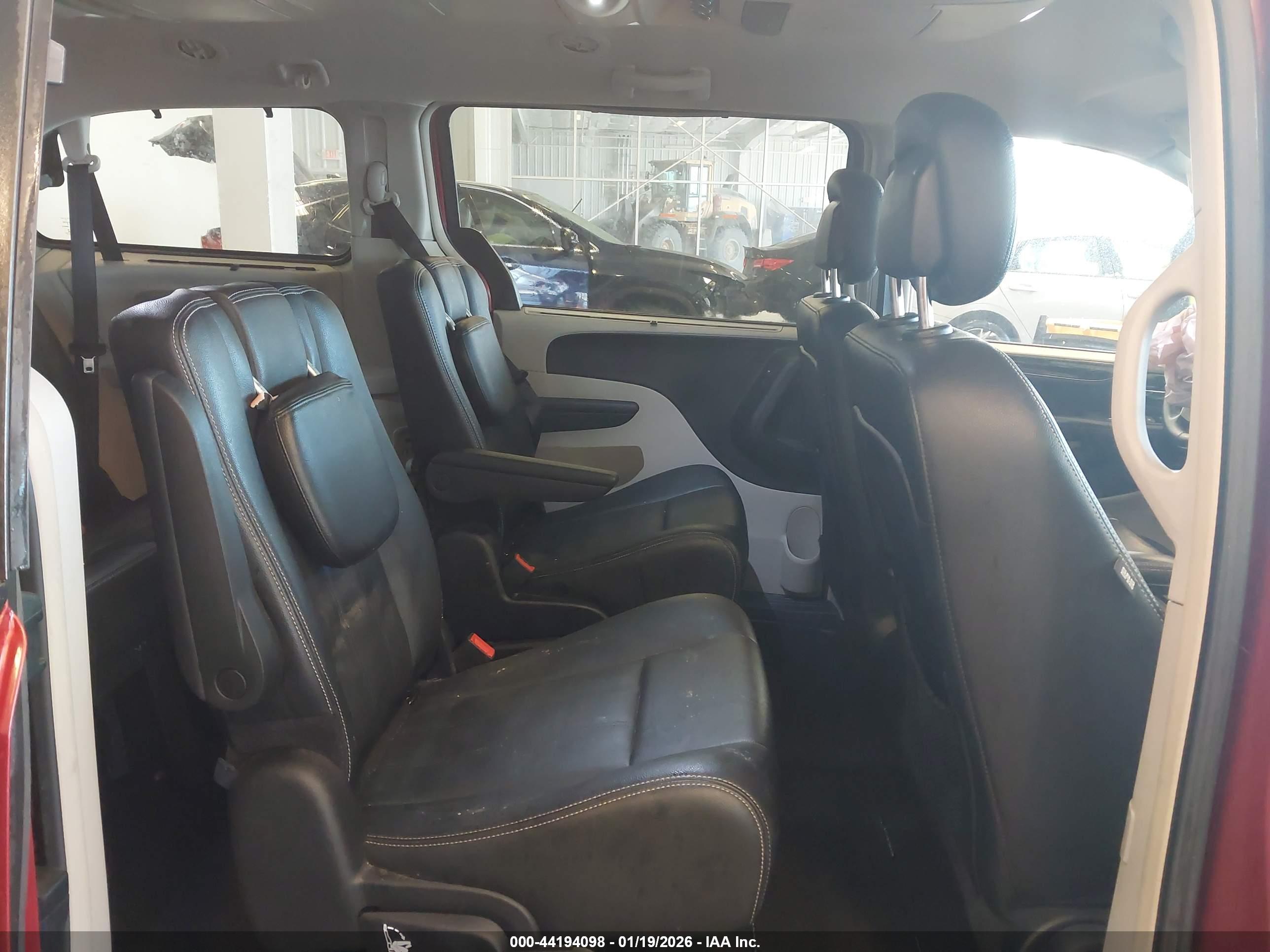CHRYSLER TOWN image 8