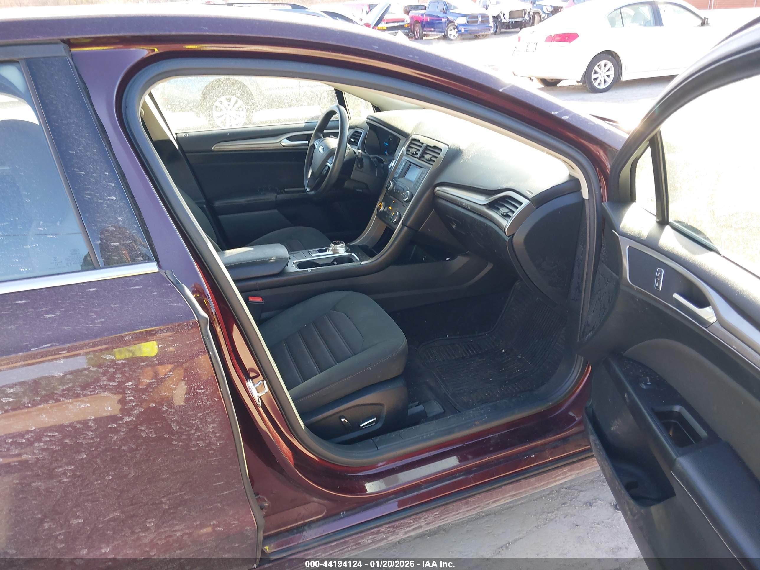 FORD FUSION image 5