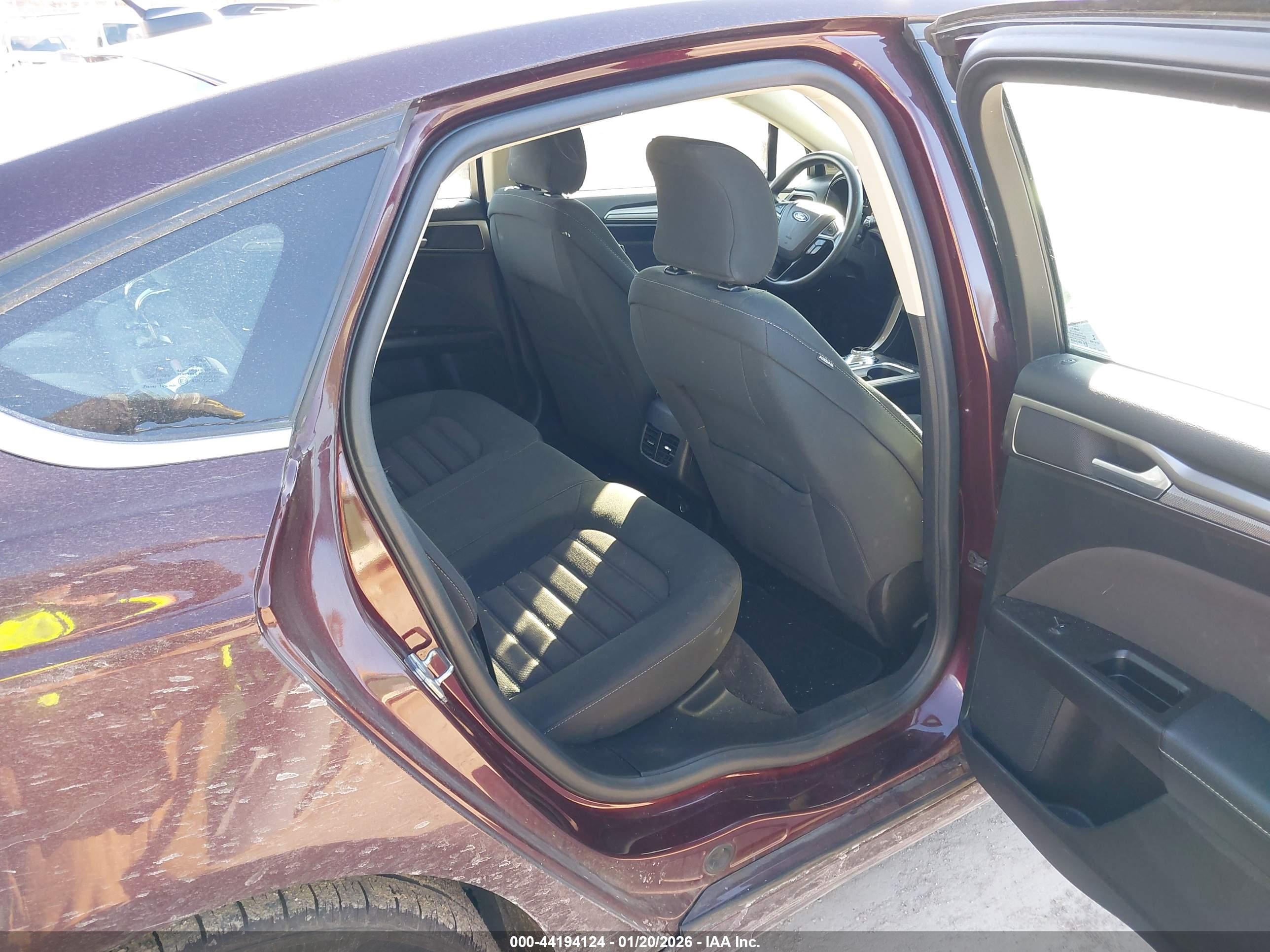FORD FUSION image 8