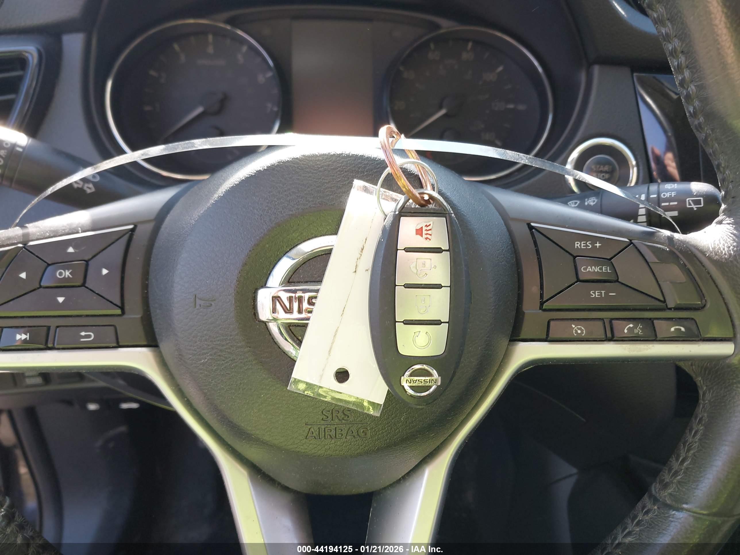 NISSAN ROGUE image 11