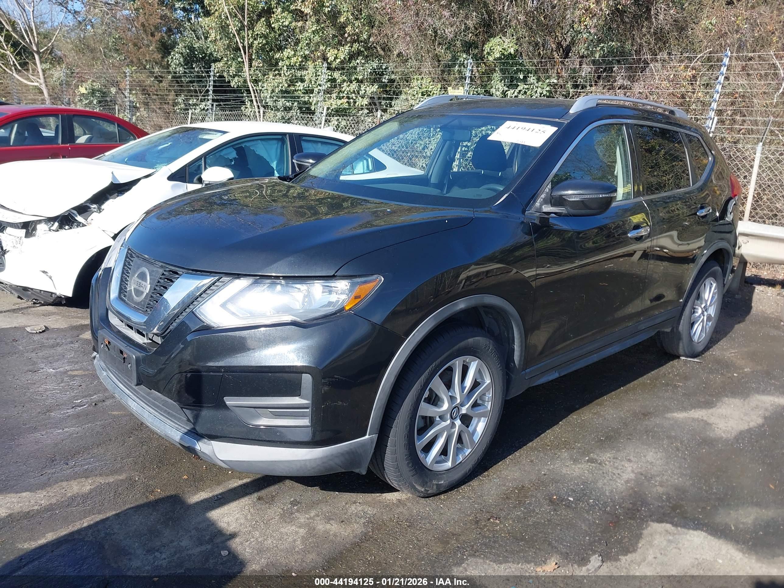 NISSAN ROGUE image 2