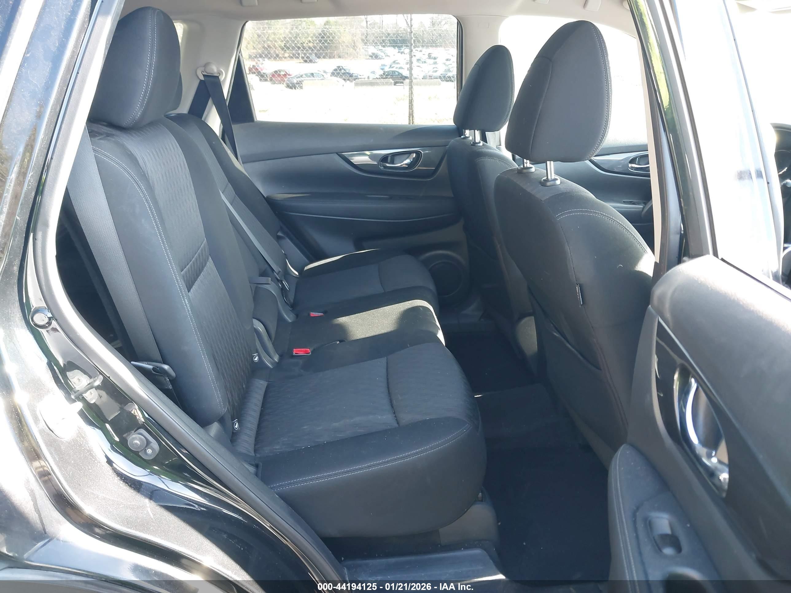 NISSAN ROGUE image 8