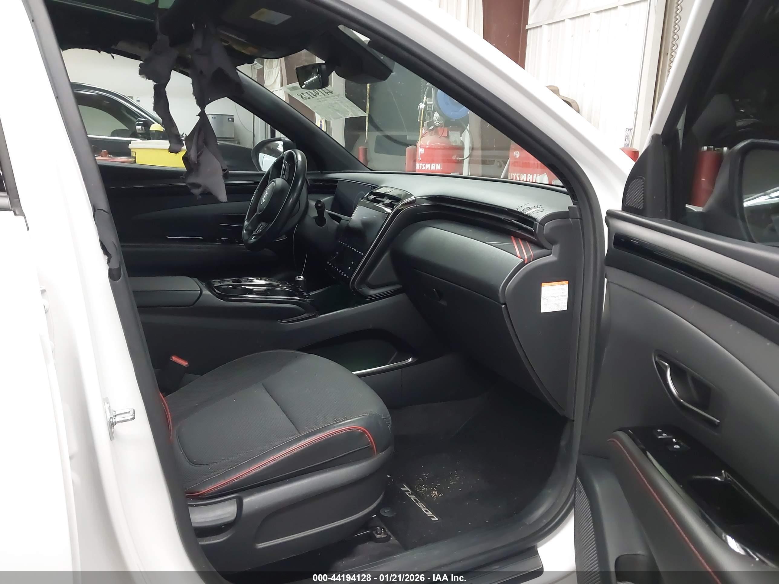 HYUNDAI TUCSON image 5