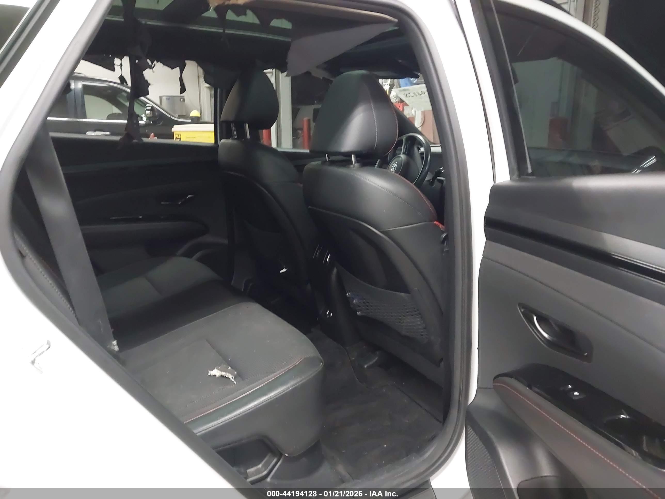 HYUNDAI TUCSON image 8