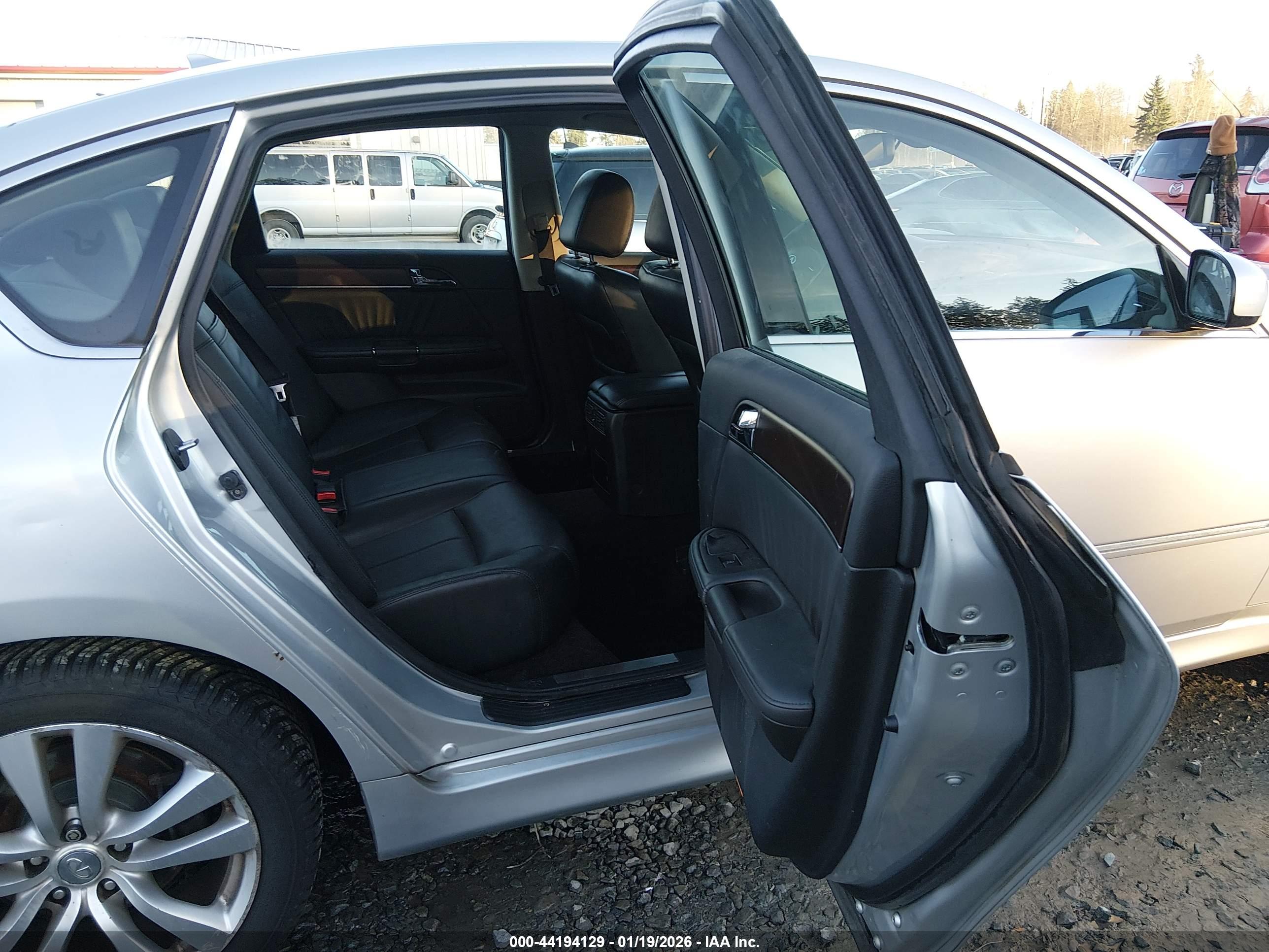 INFINITI M35X image 8
