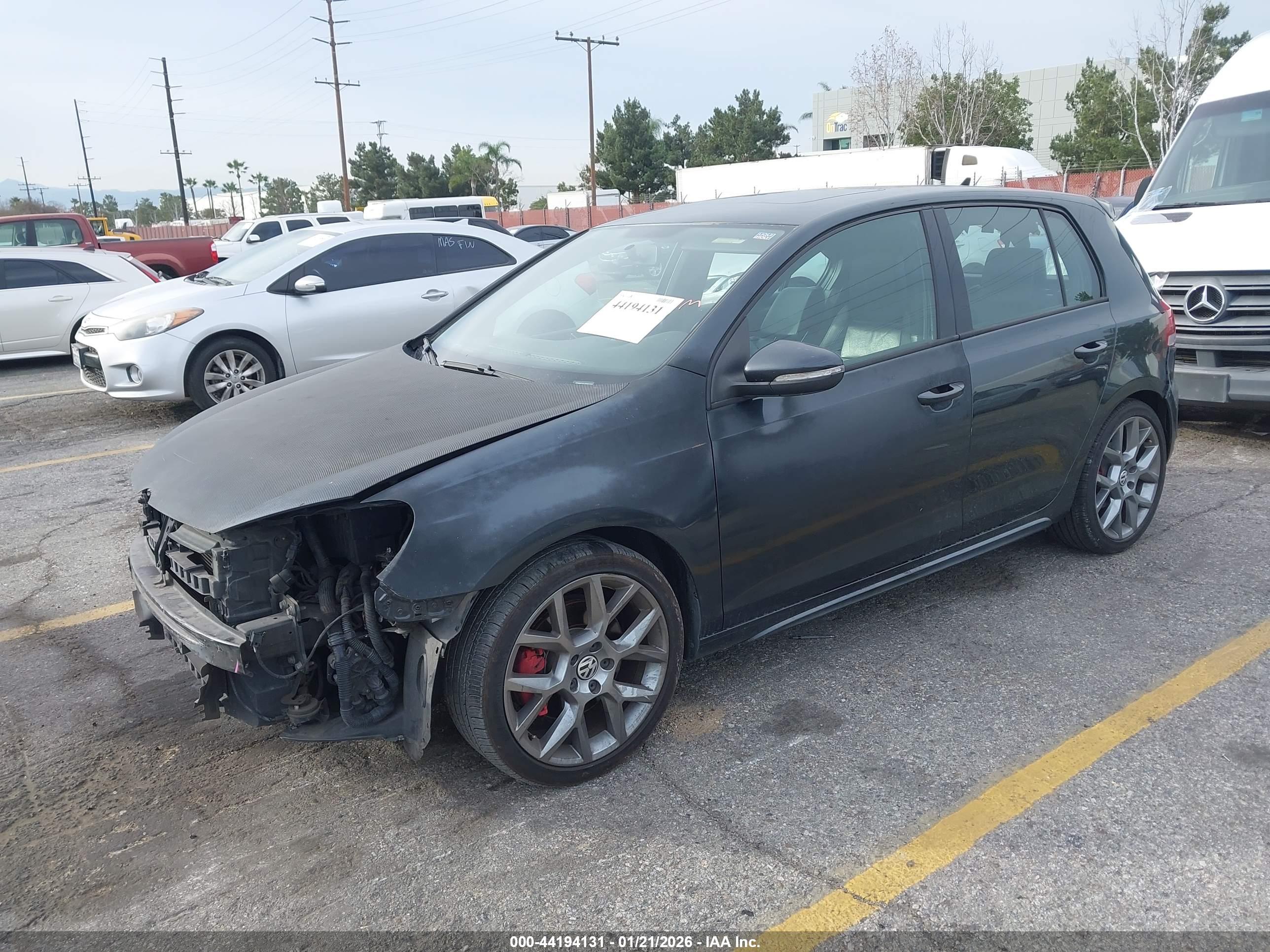 VOLKSWAGEN GTI image 2