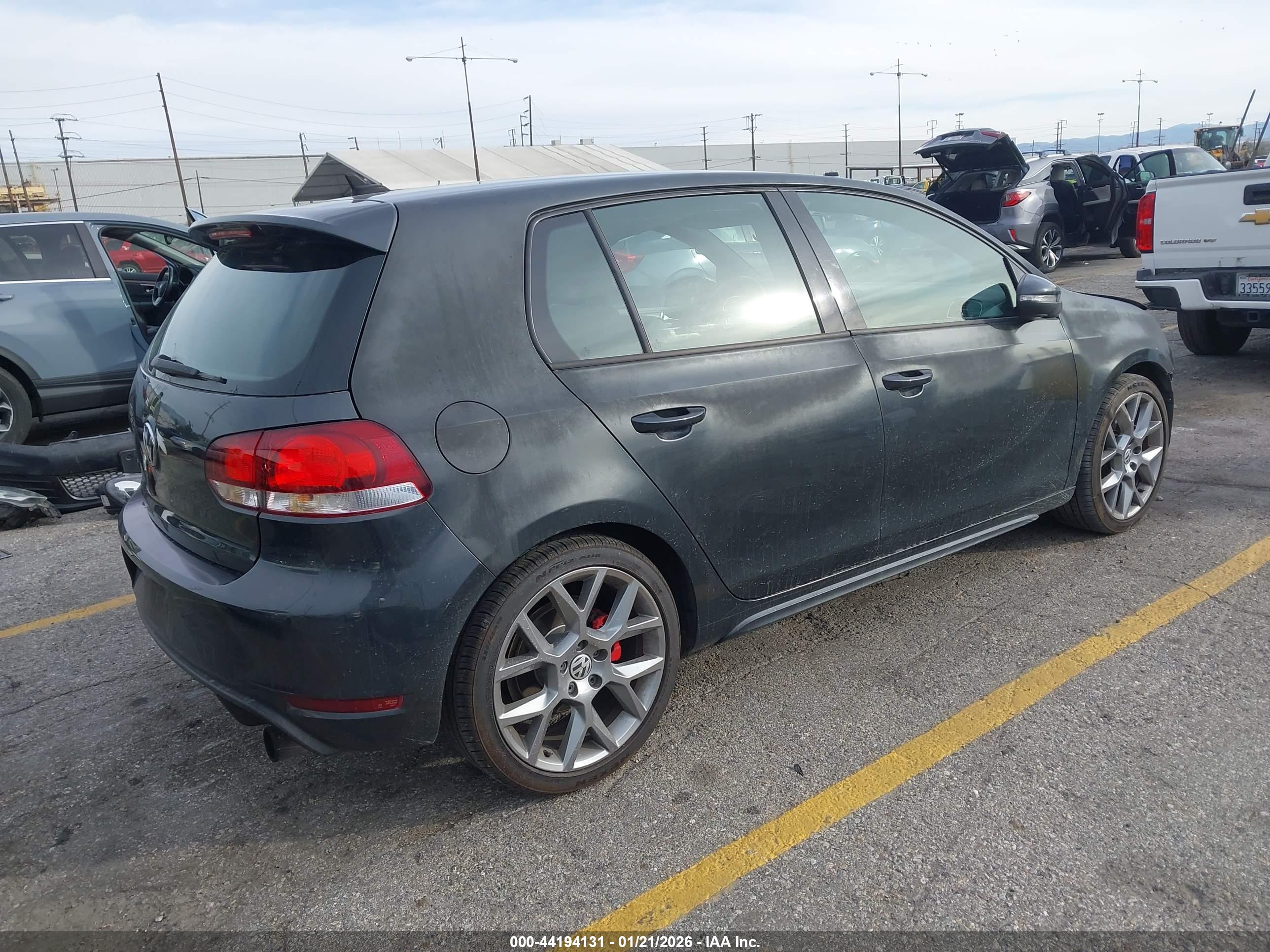VOLKSWAGEN GTI image 4