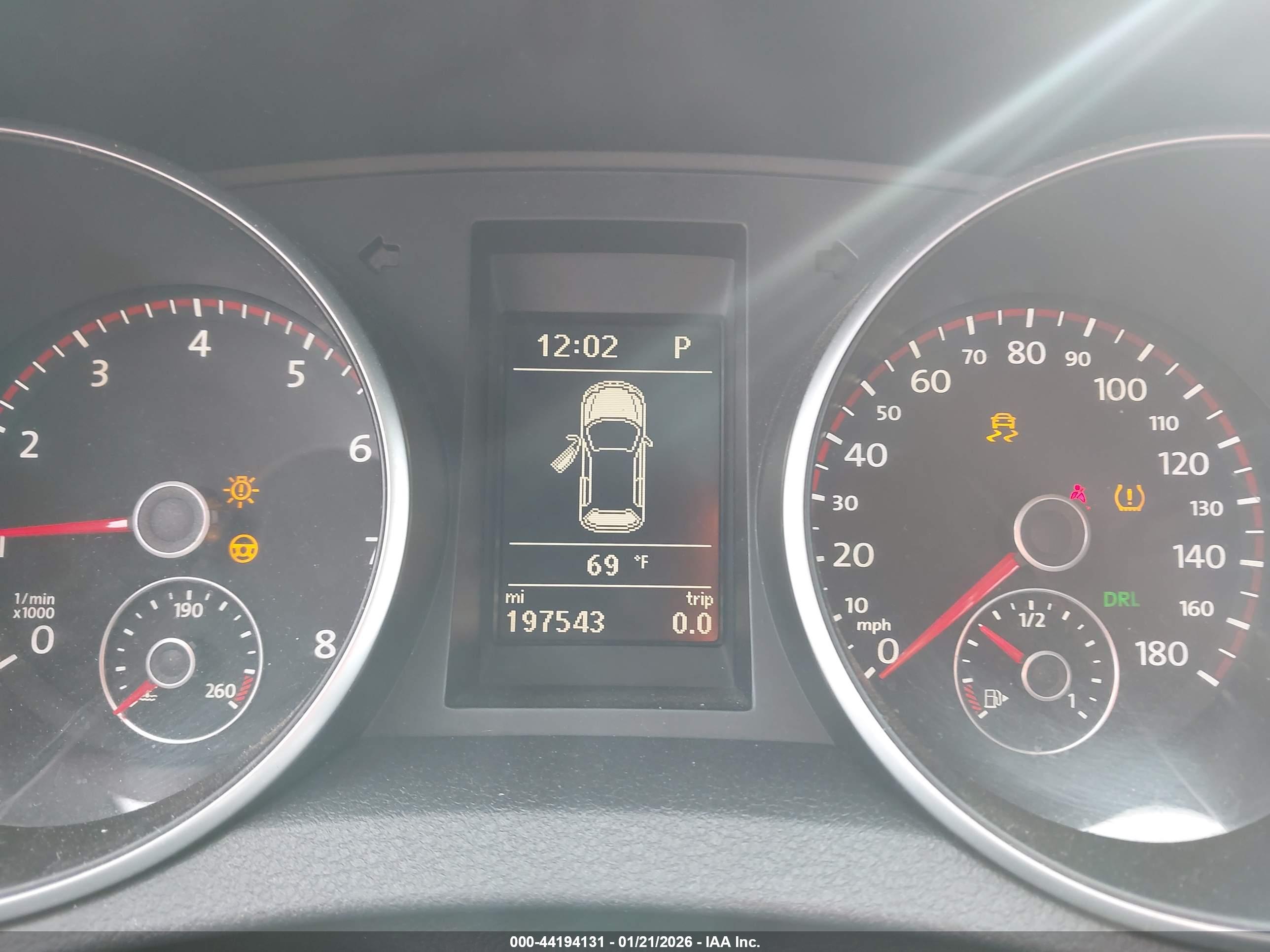 VOLKSWAGEN GTI image 7