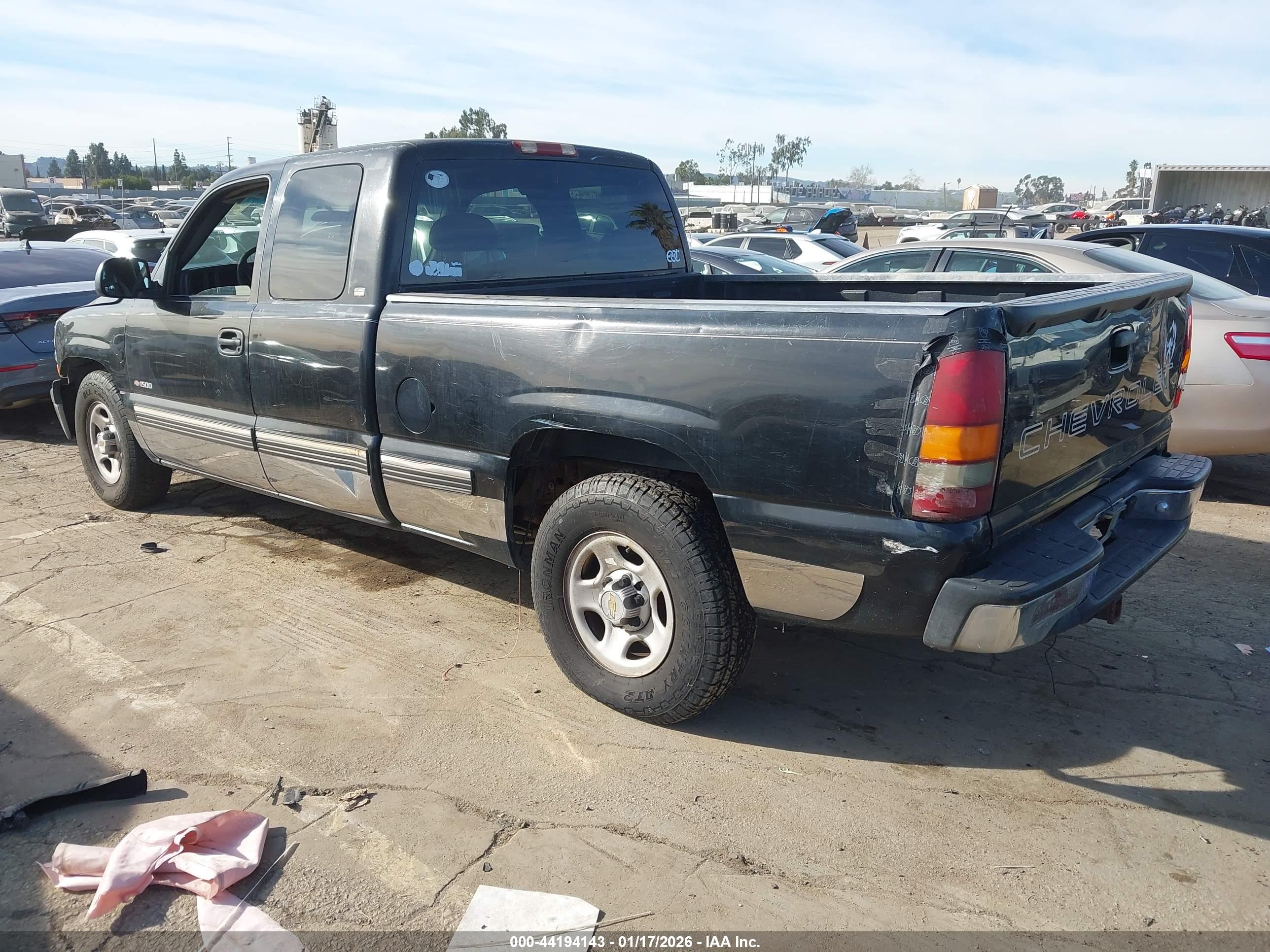 CHEVROLET SILVERADO image 3
