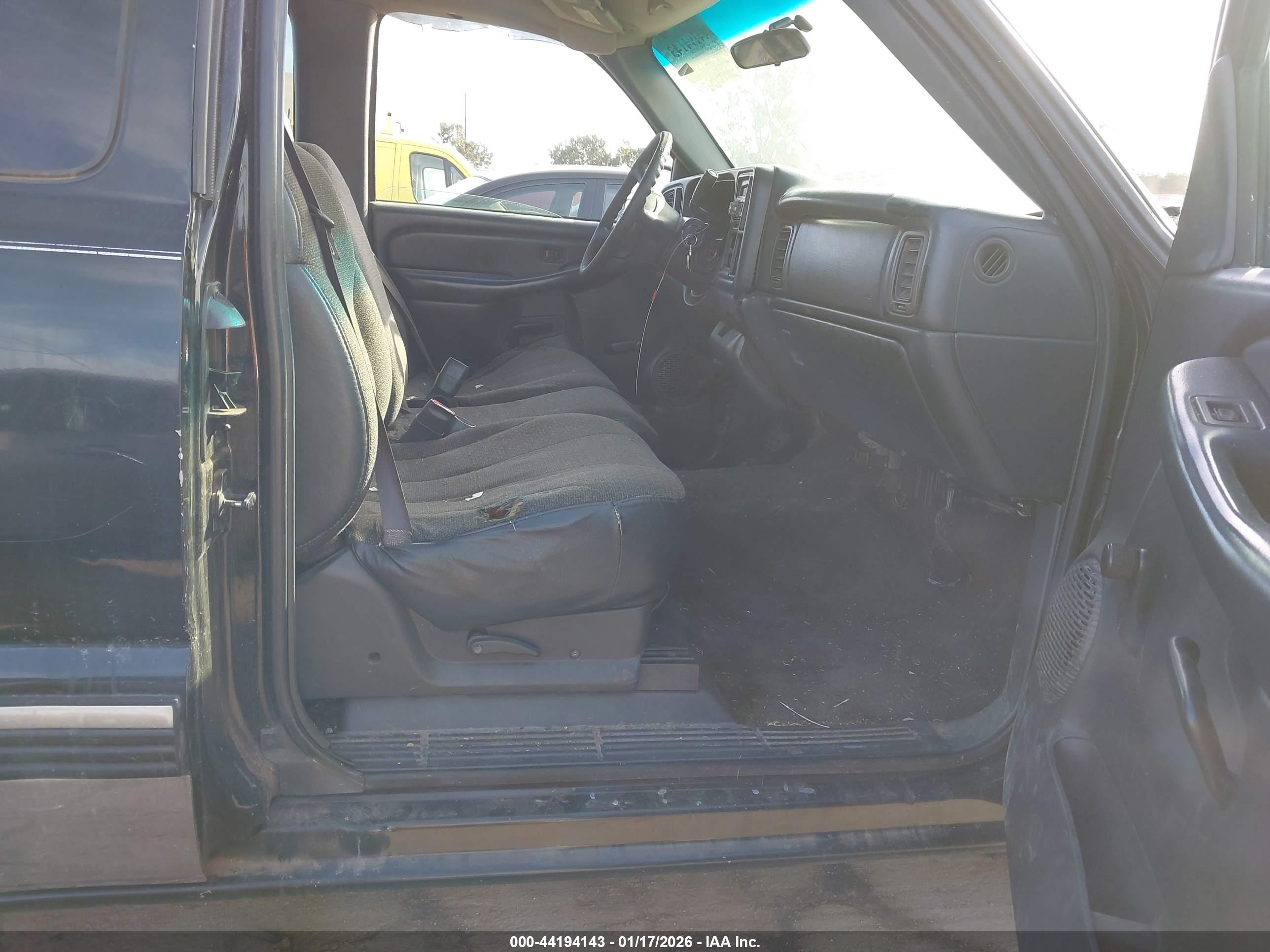 CHEVROLET SILVERADO image 5