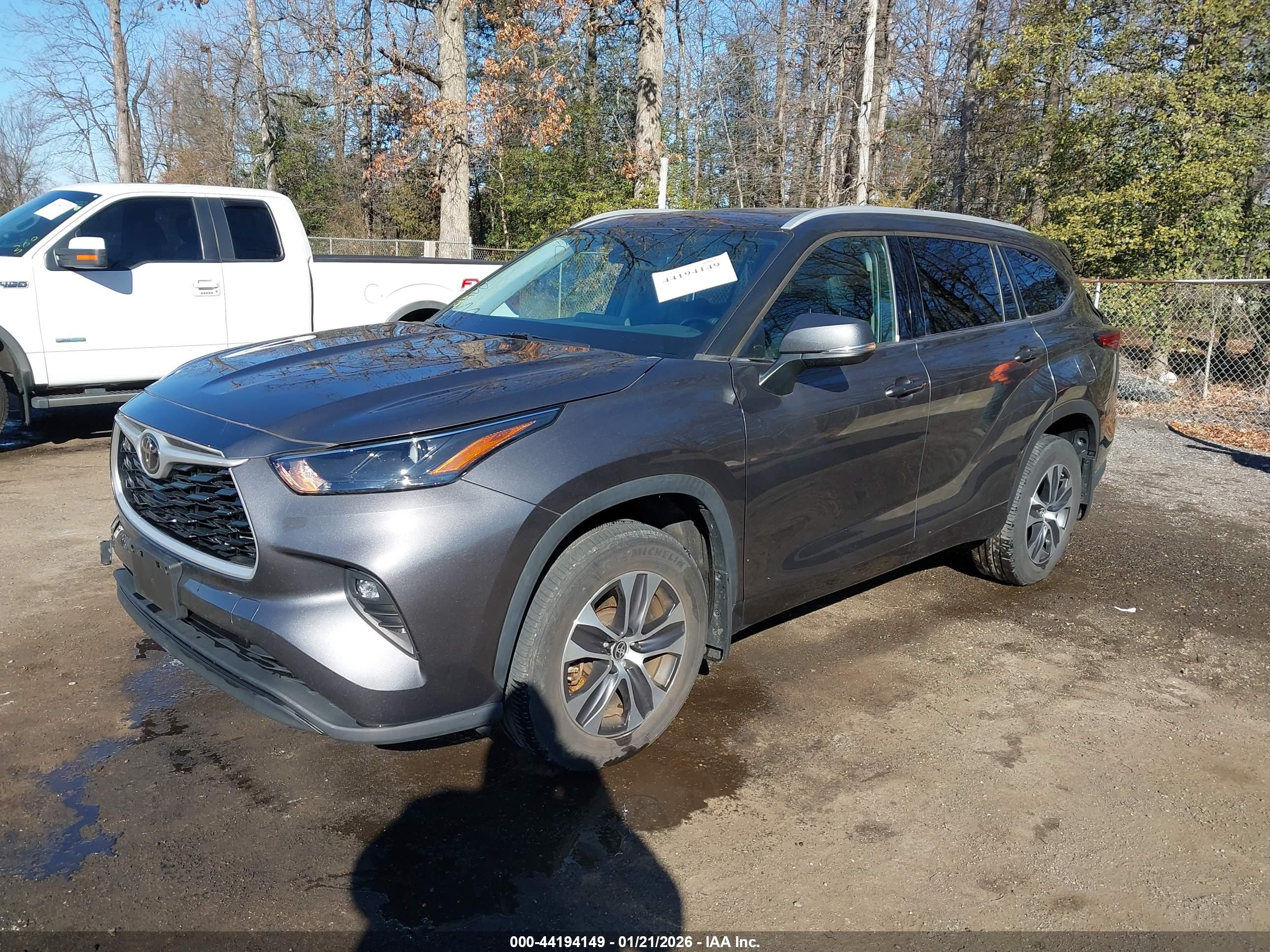TOYOTA HIGHLANDER image 2