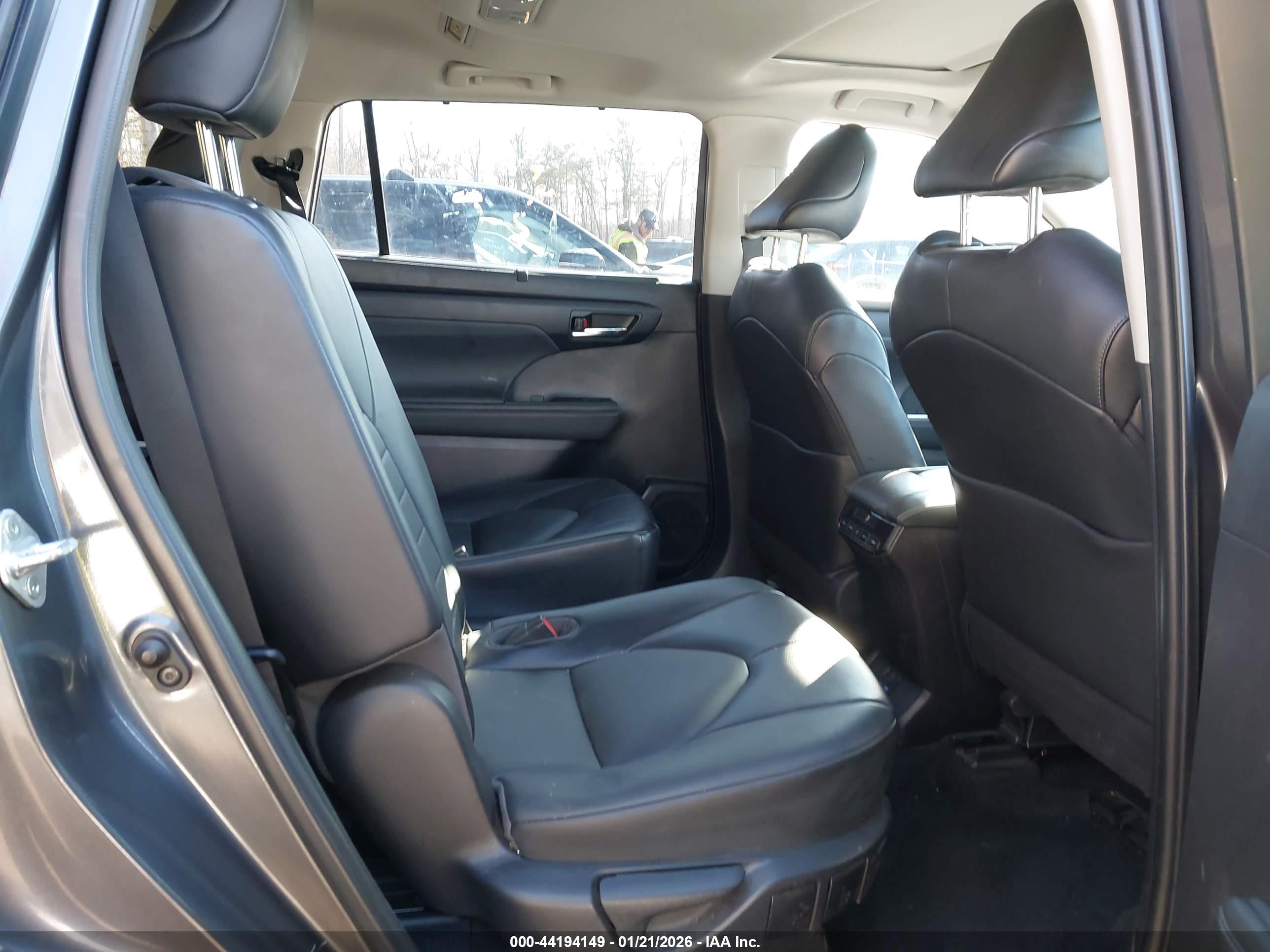 TOYOTA HIGHLANDER image 8