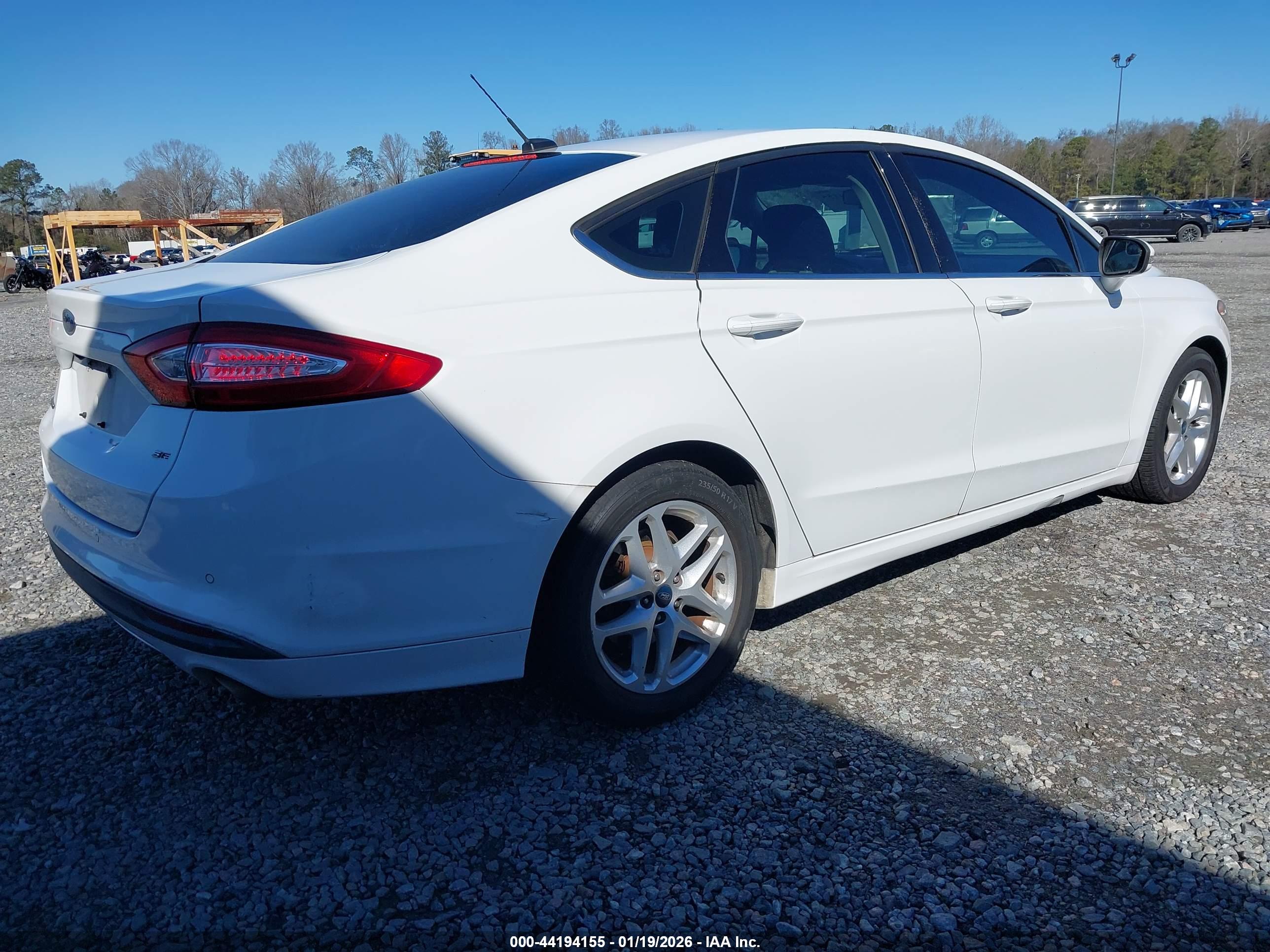 FORD FUSION image 4