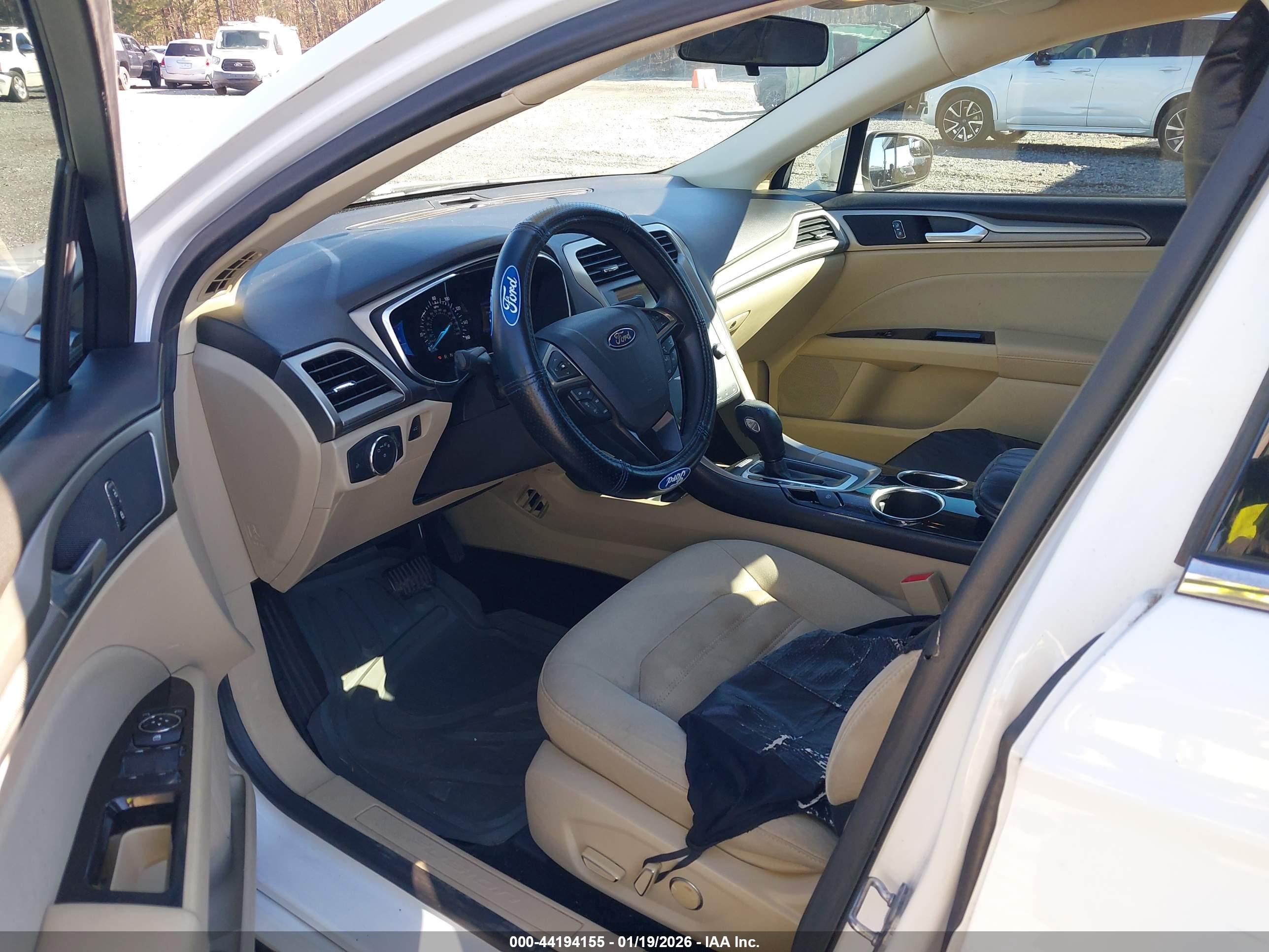 FORD FUSION image 5
