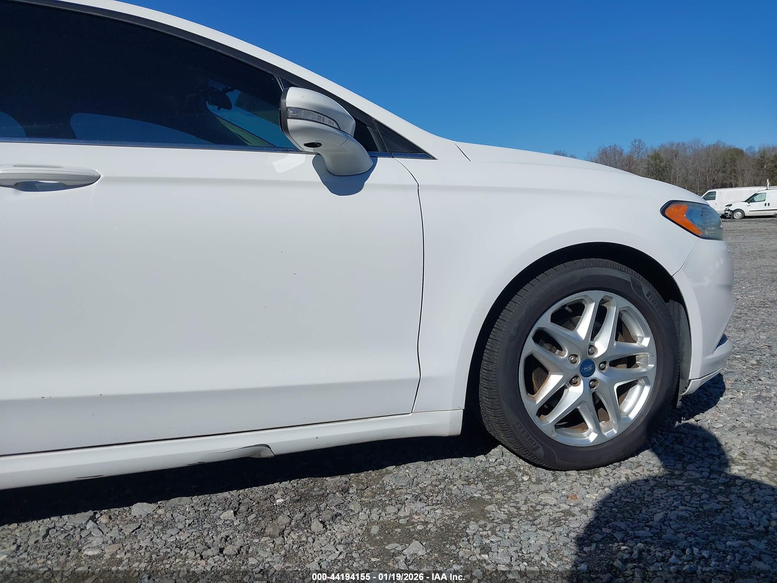 FORD FUSION image 6