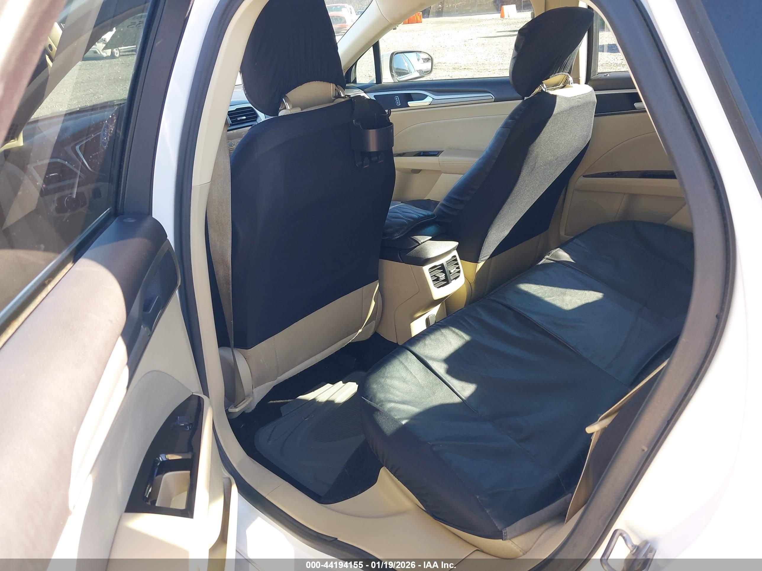 FORD FUSION image 8