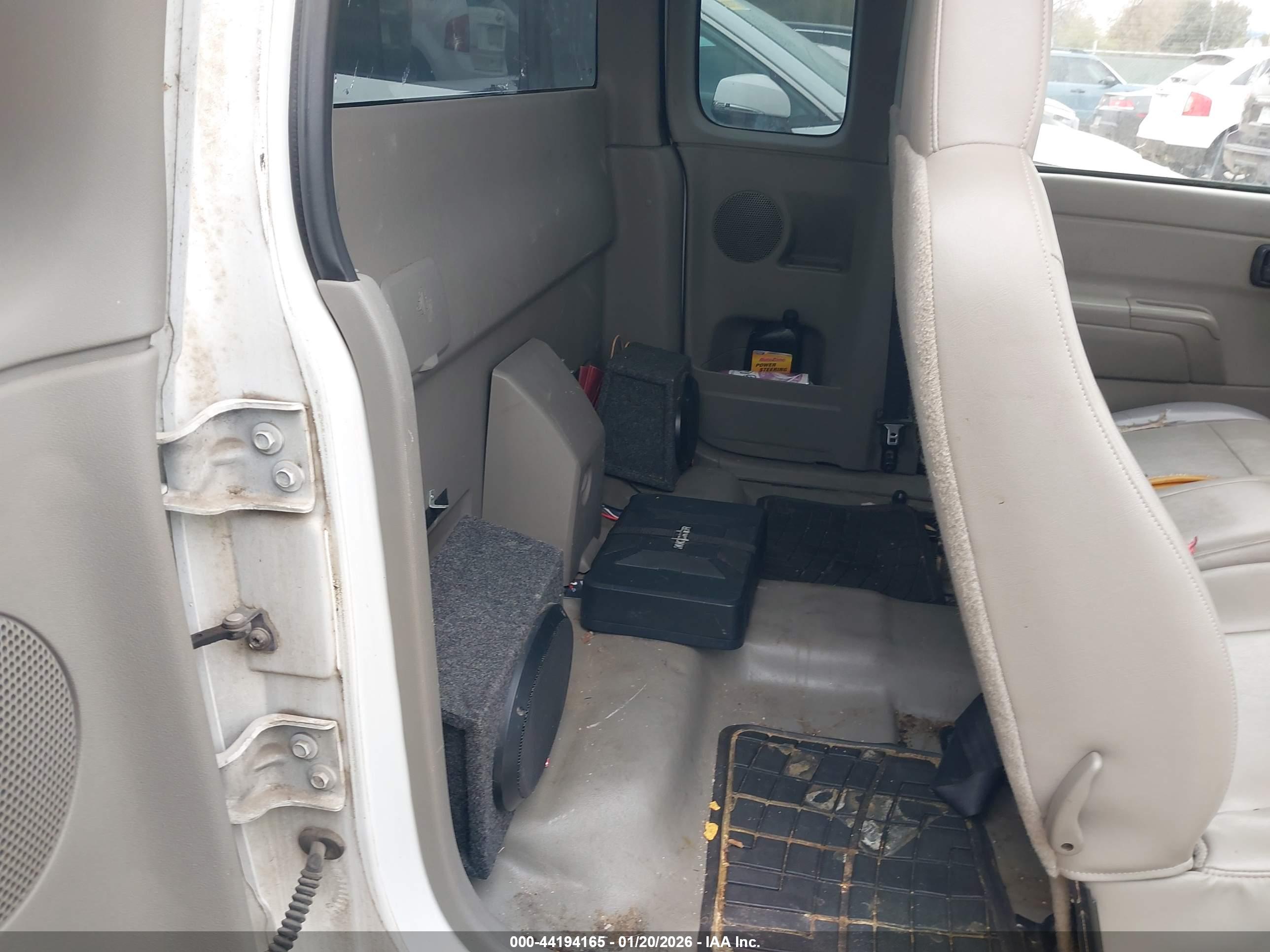 CHEVROLET COLORADO image 8