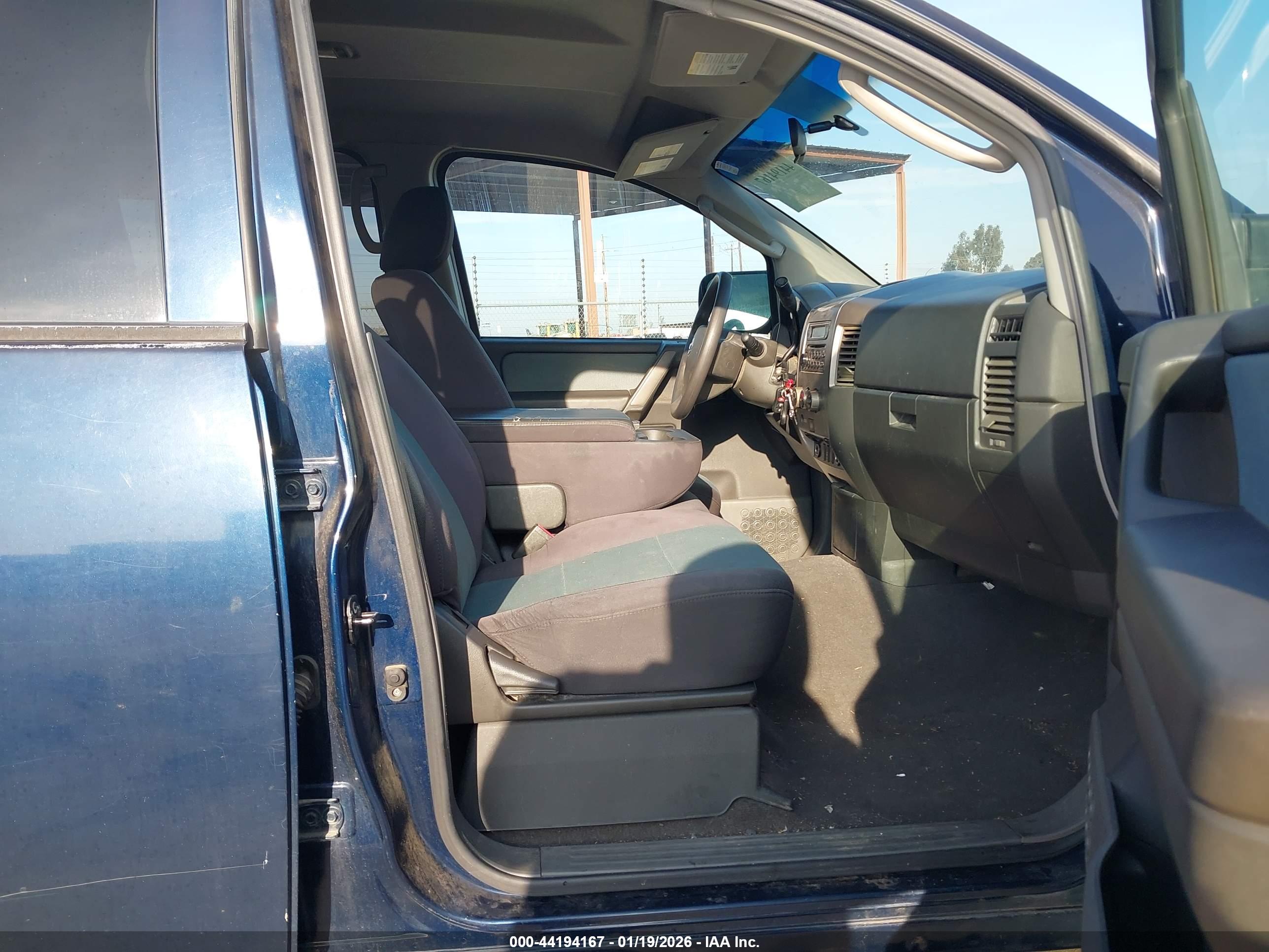 NISSAN TITAN image 5