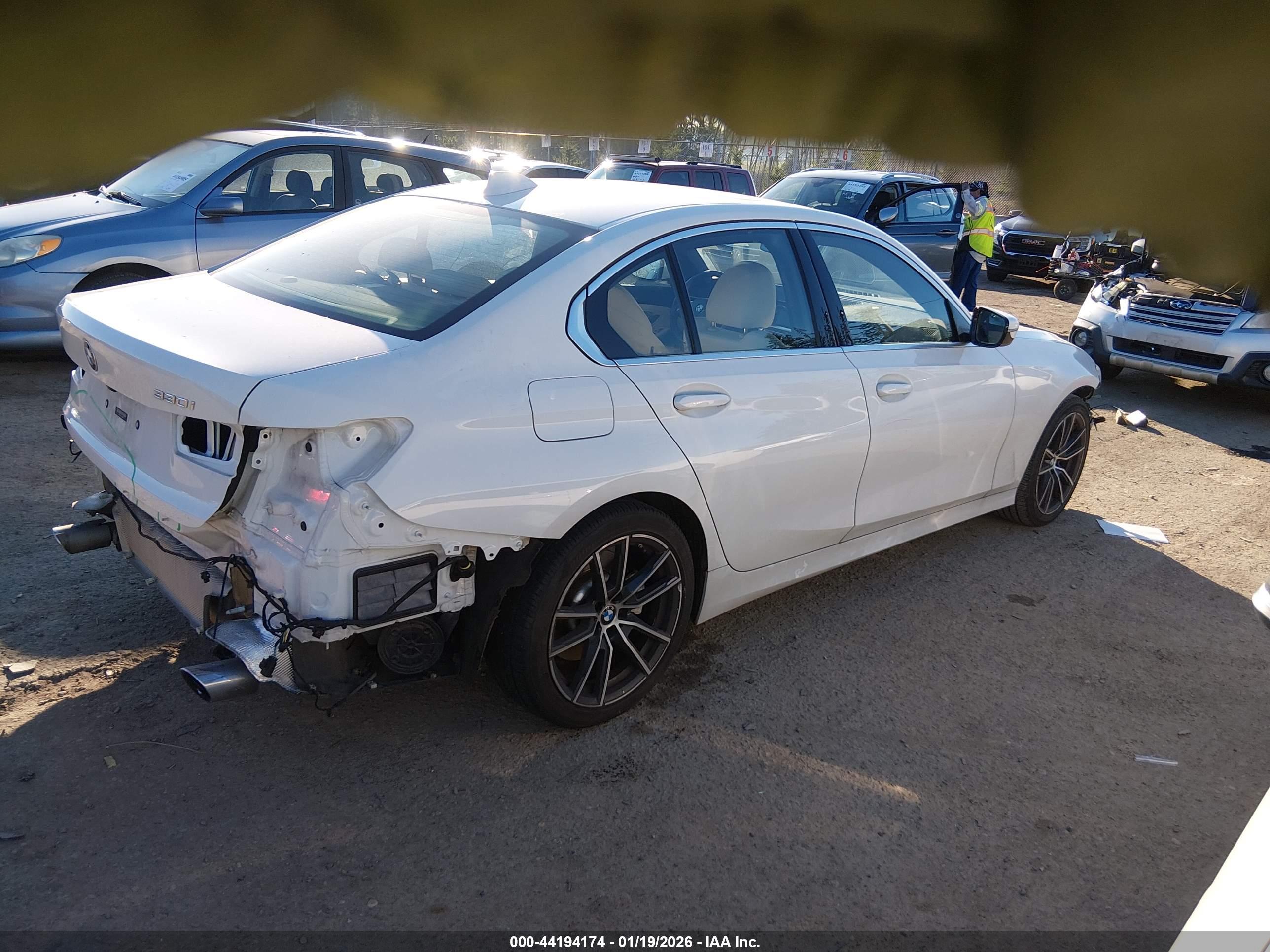 BMW 330I image 4