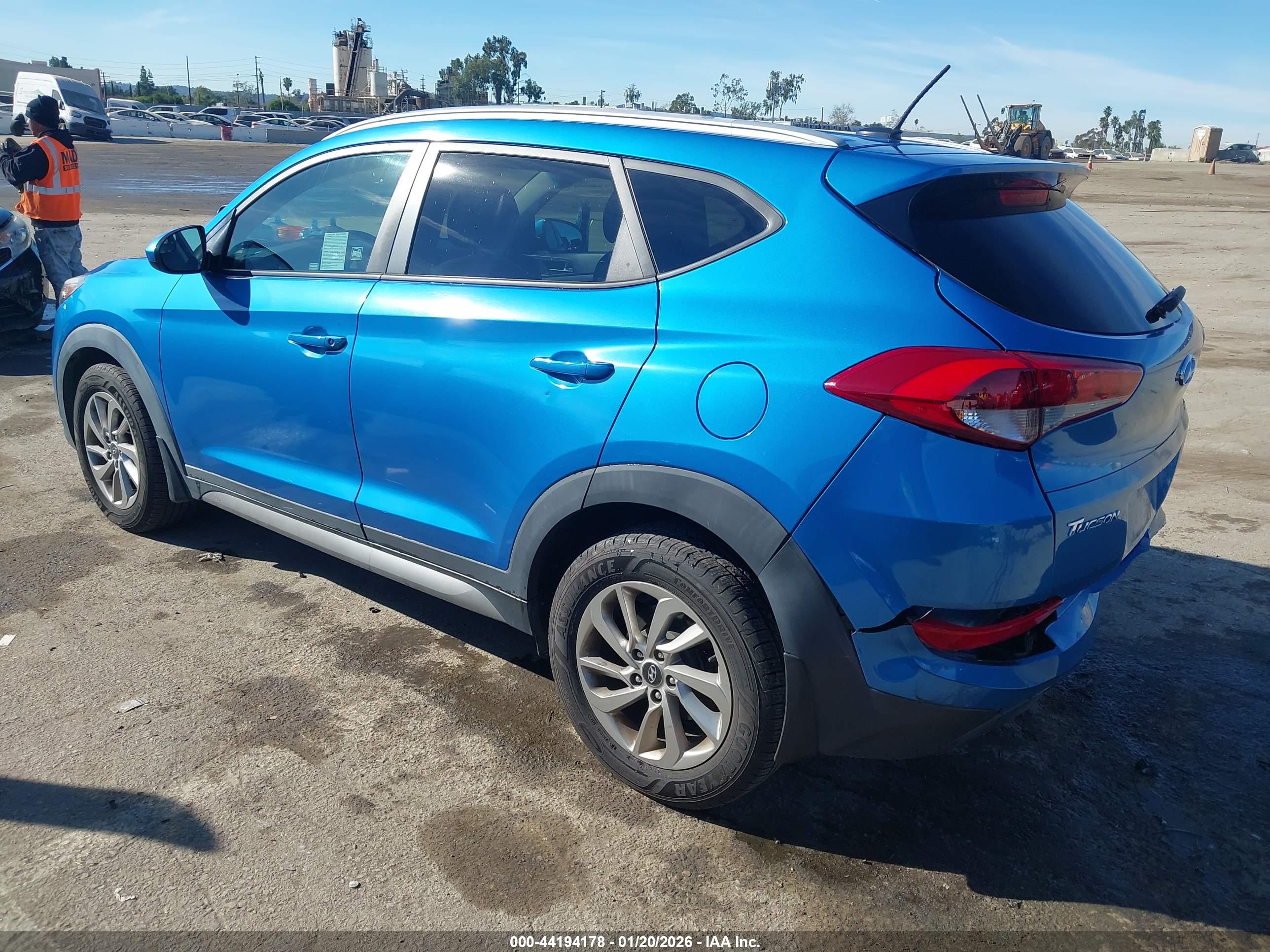 HYUNDAI TUCSON image 3