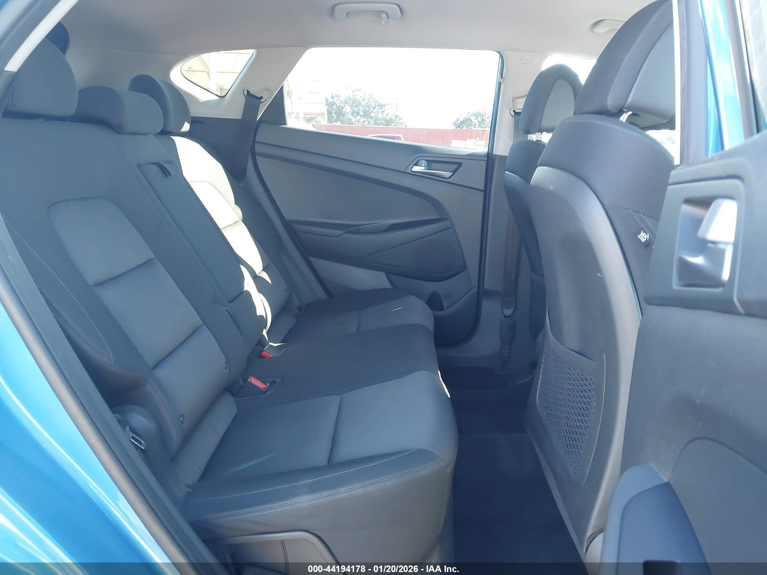 HYUNDAI TUCSON image 8