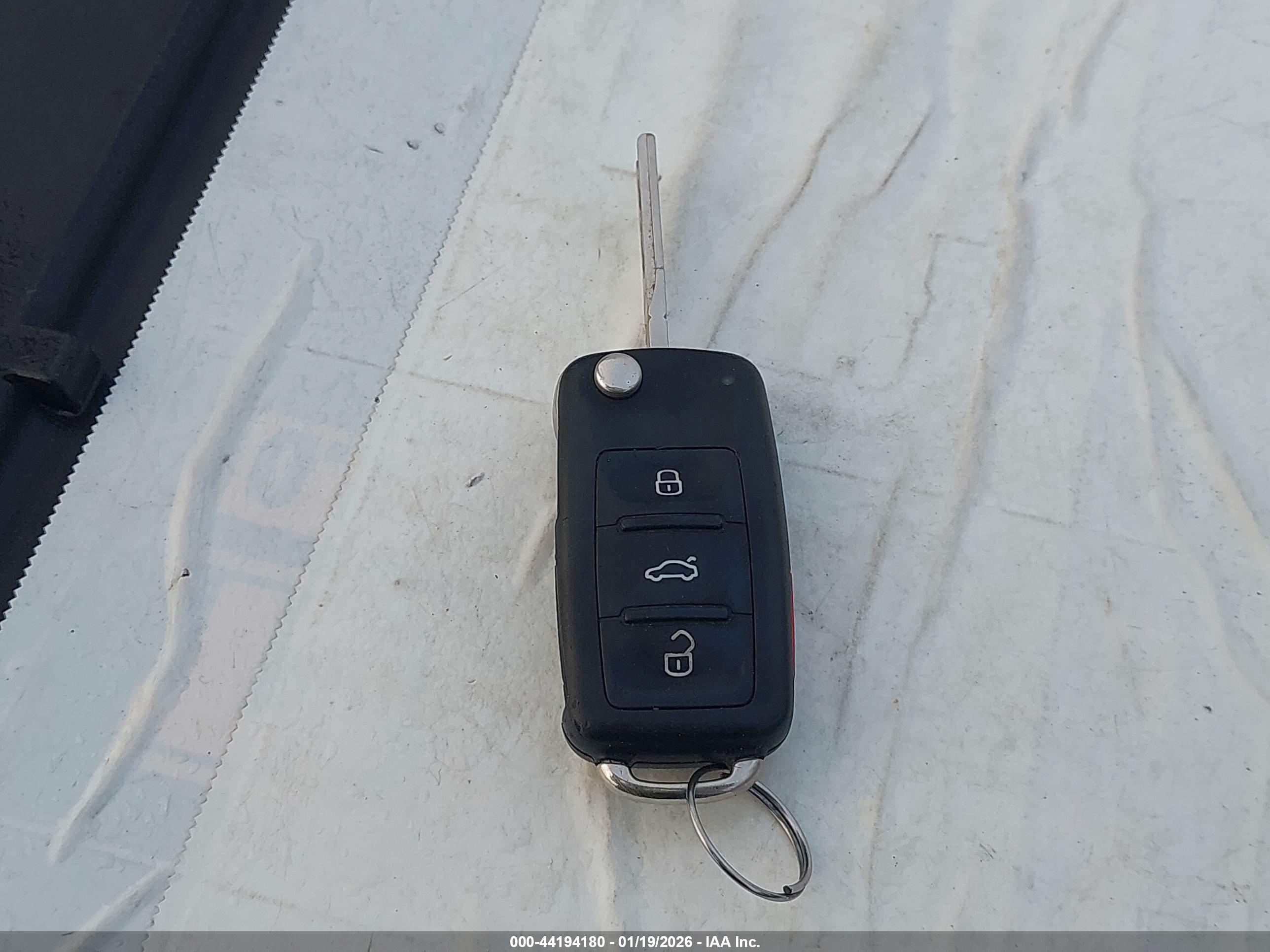 VOLKSWAGEN GOLF image 11