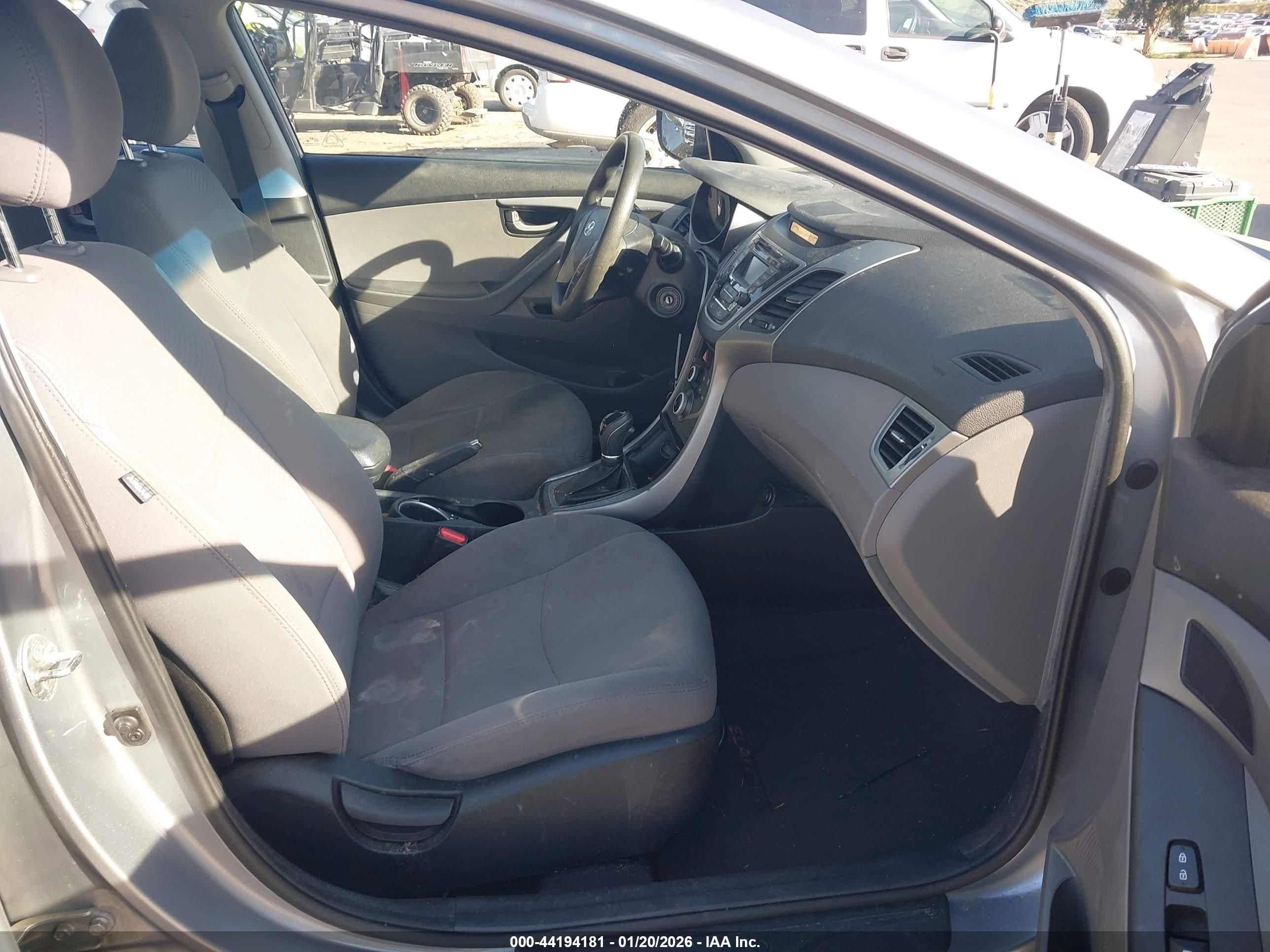 HYUNDAI ELANTRA image 5