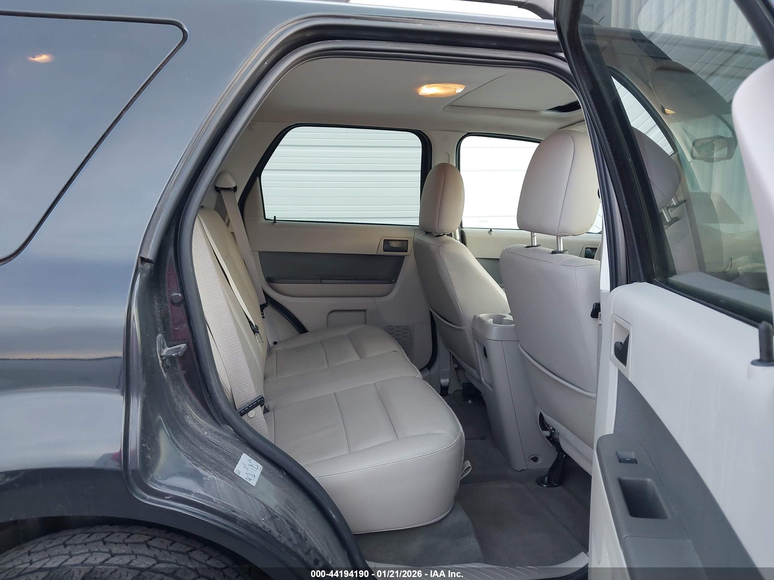 FORD ESCAPE image 8