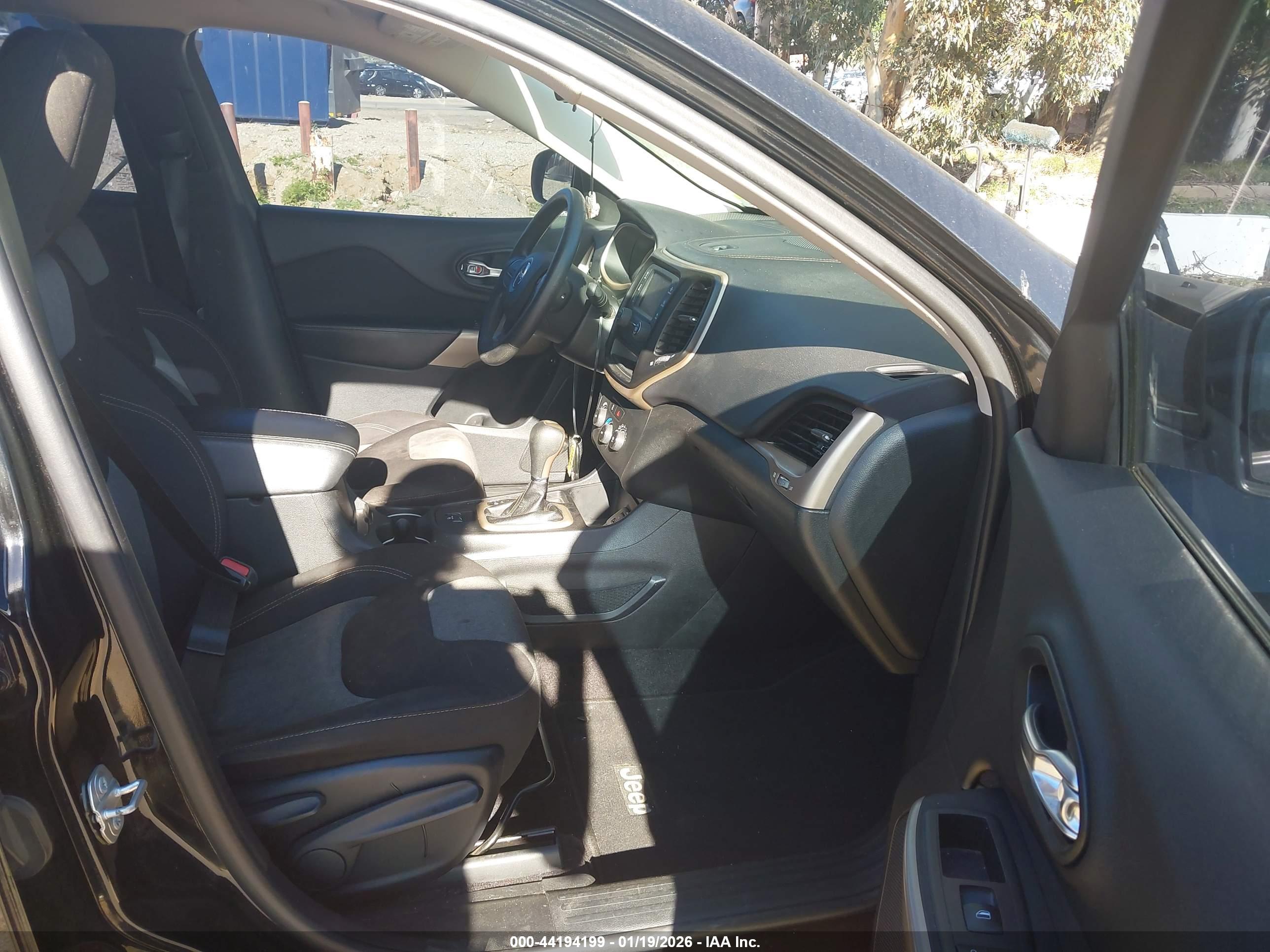 JEEP CHEROKEE image 5