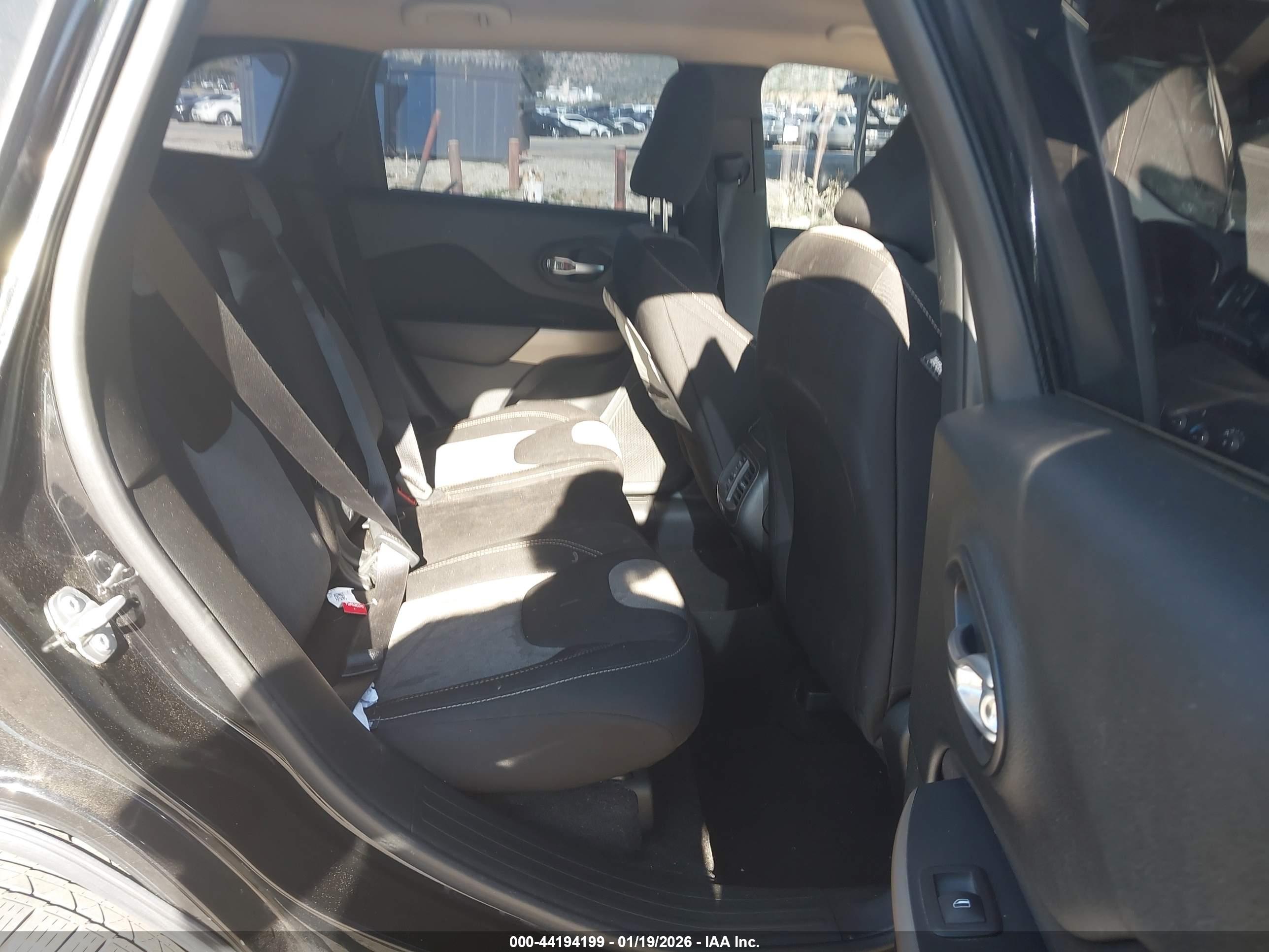JEEP CHEROKEE image 8