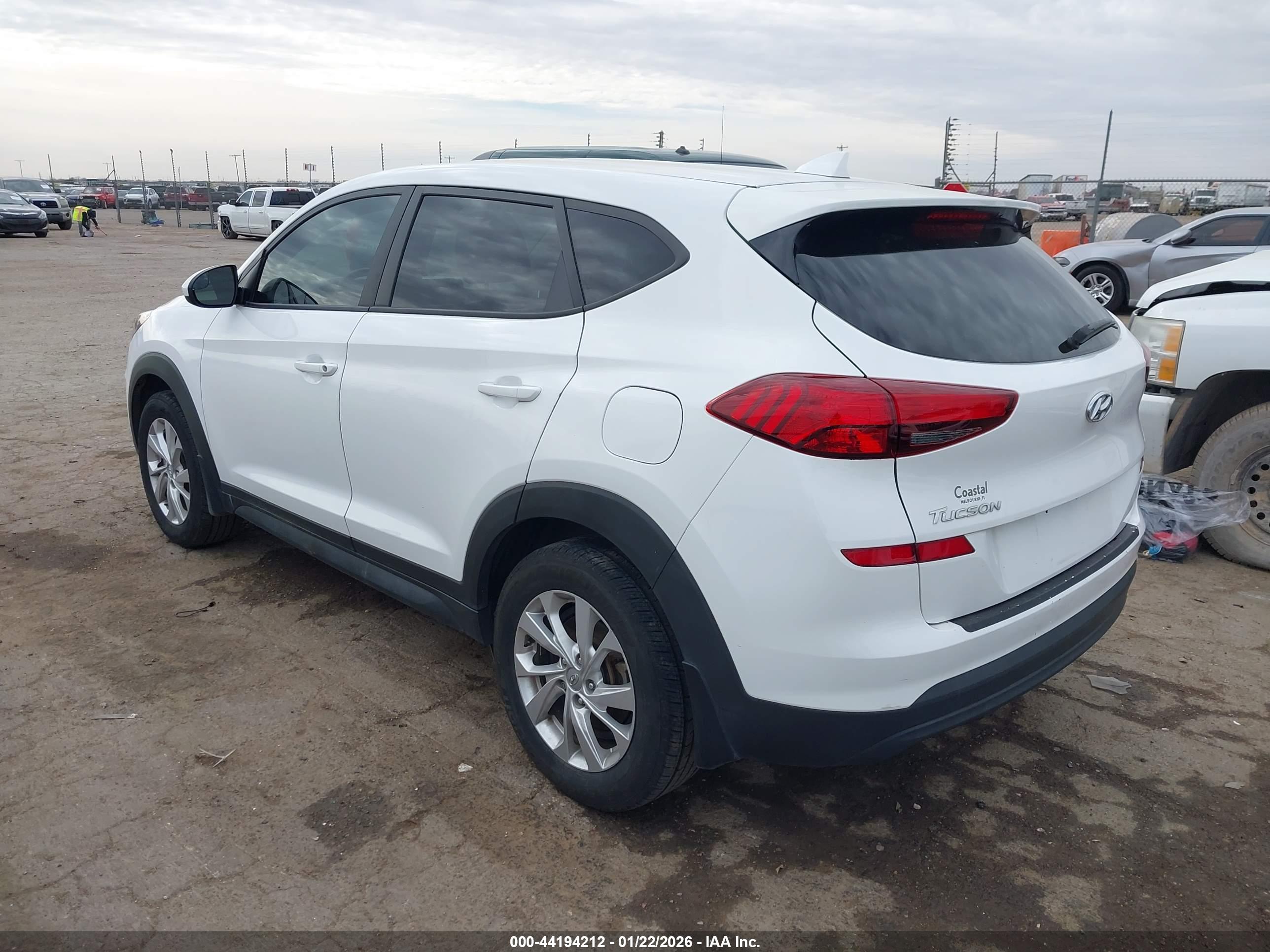 HYUNDAI TUCSON image 3