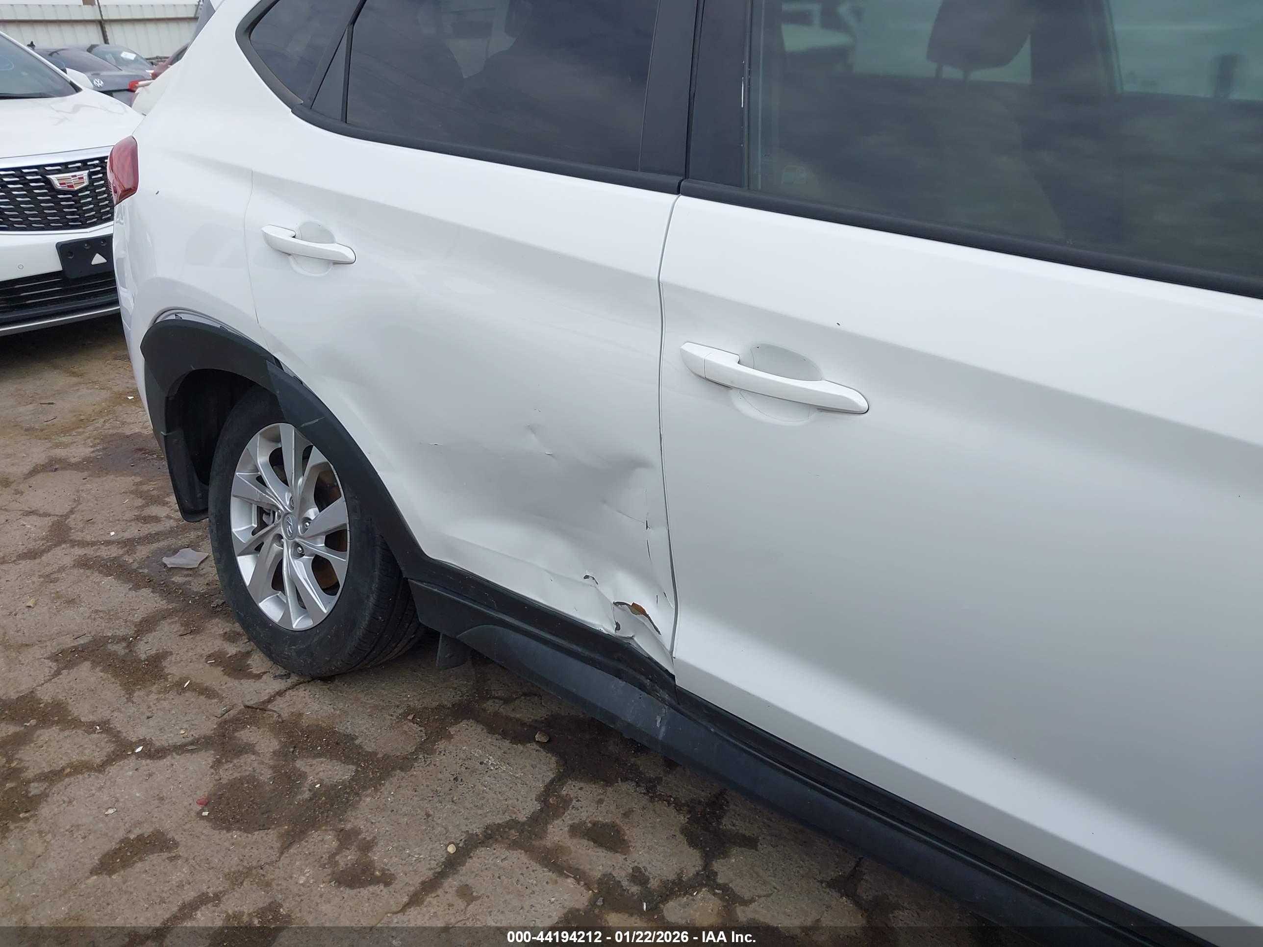 HYUNDAI TUCSON image 6