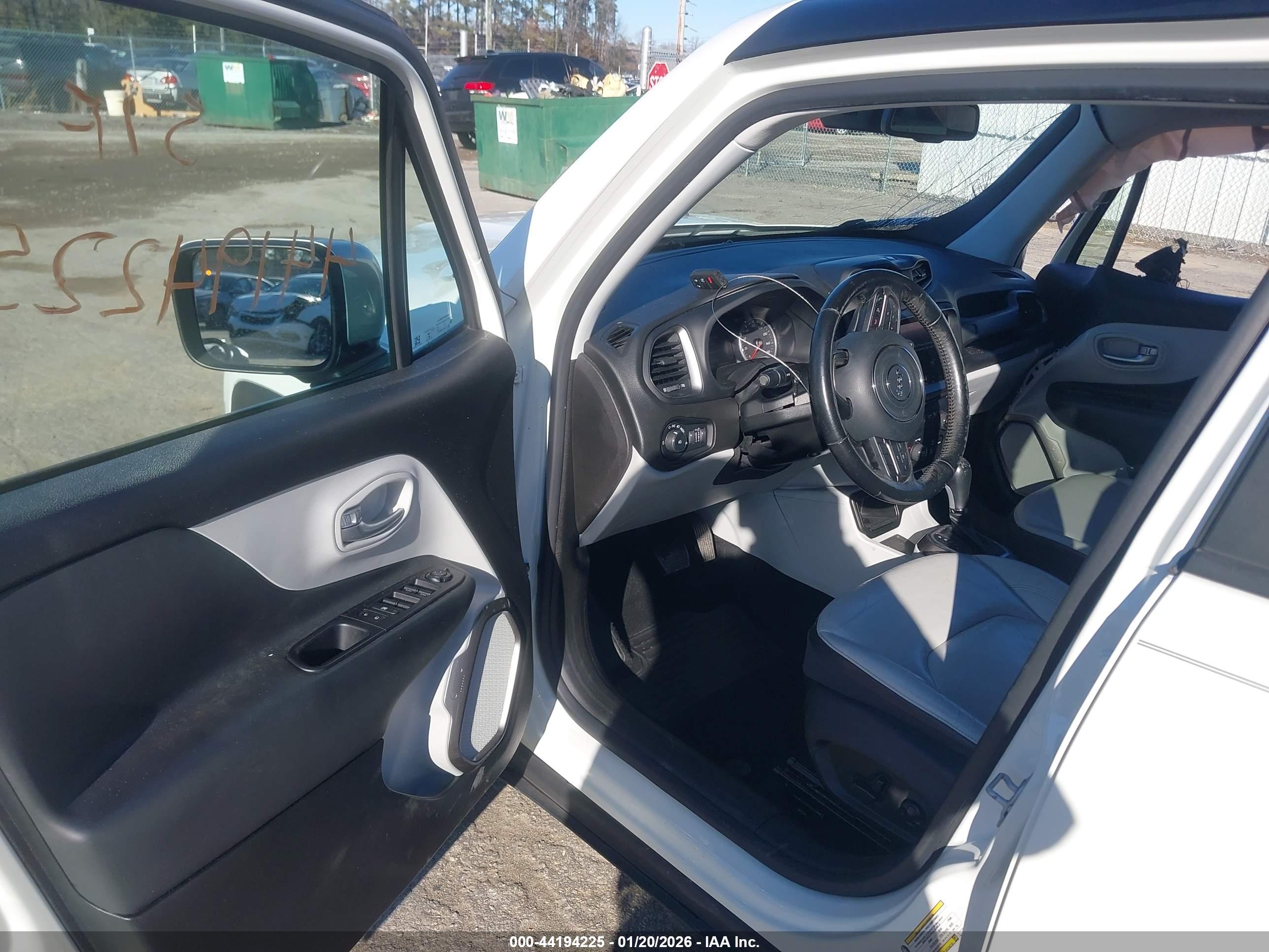 JEEP RENEGADE image 5
