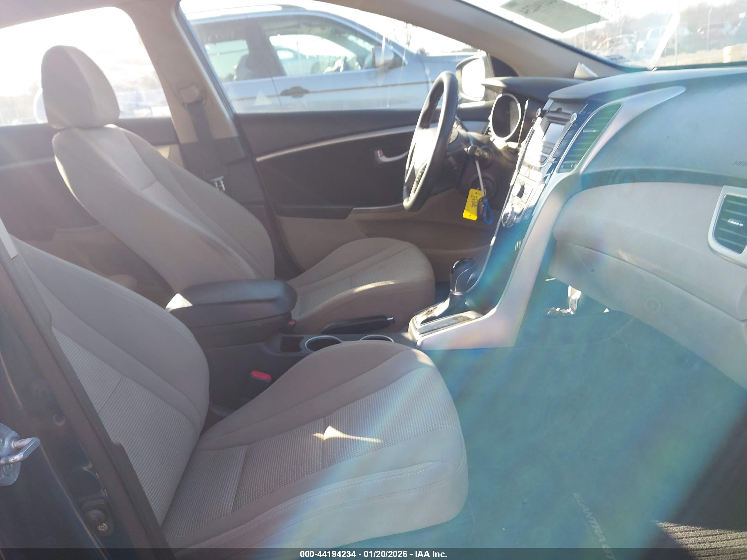 HYUNDAI ELANTRA image 5