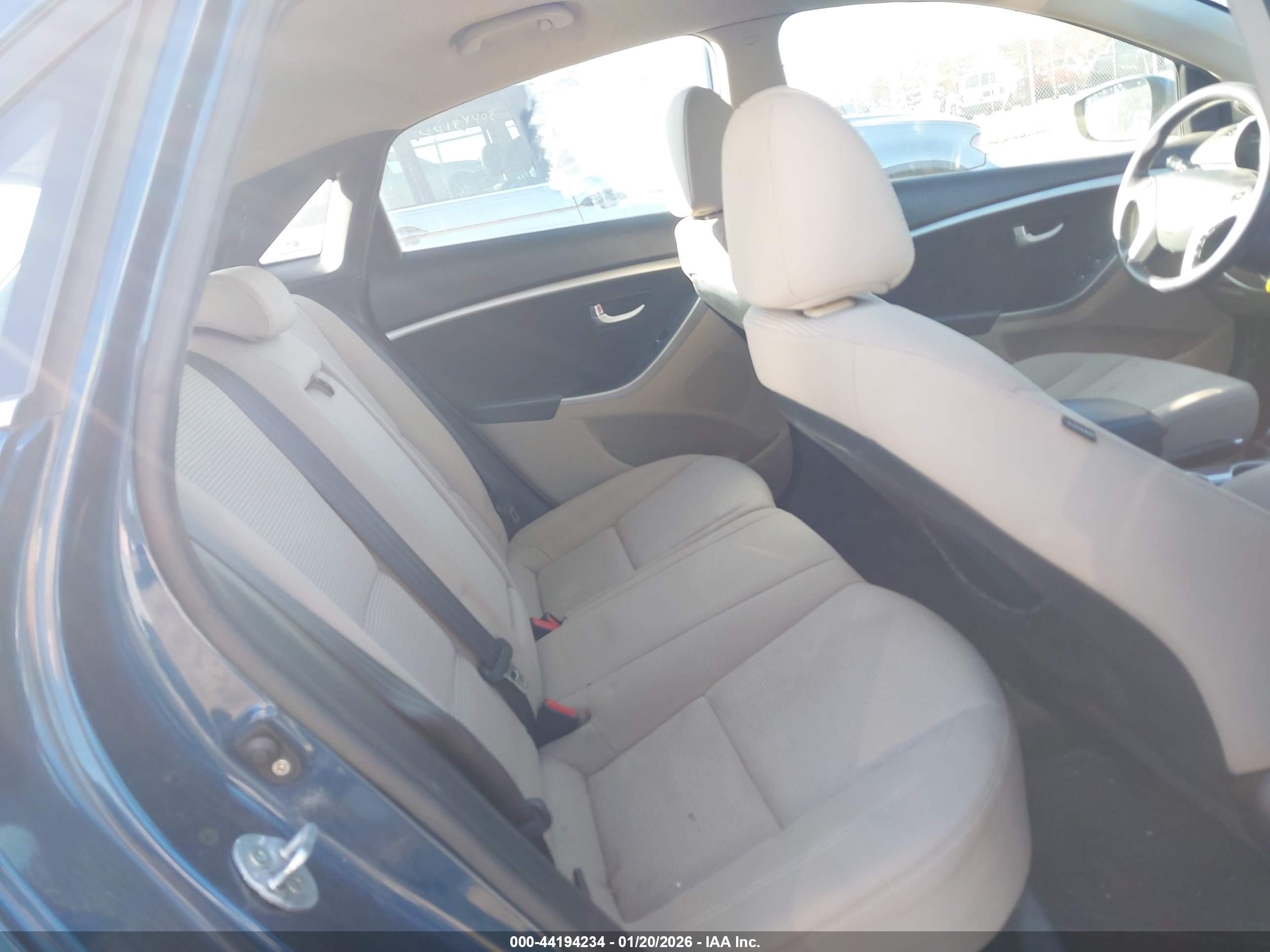 HYUNDAI ELANTRA image 8
