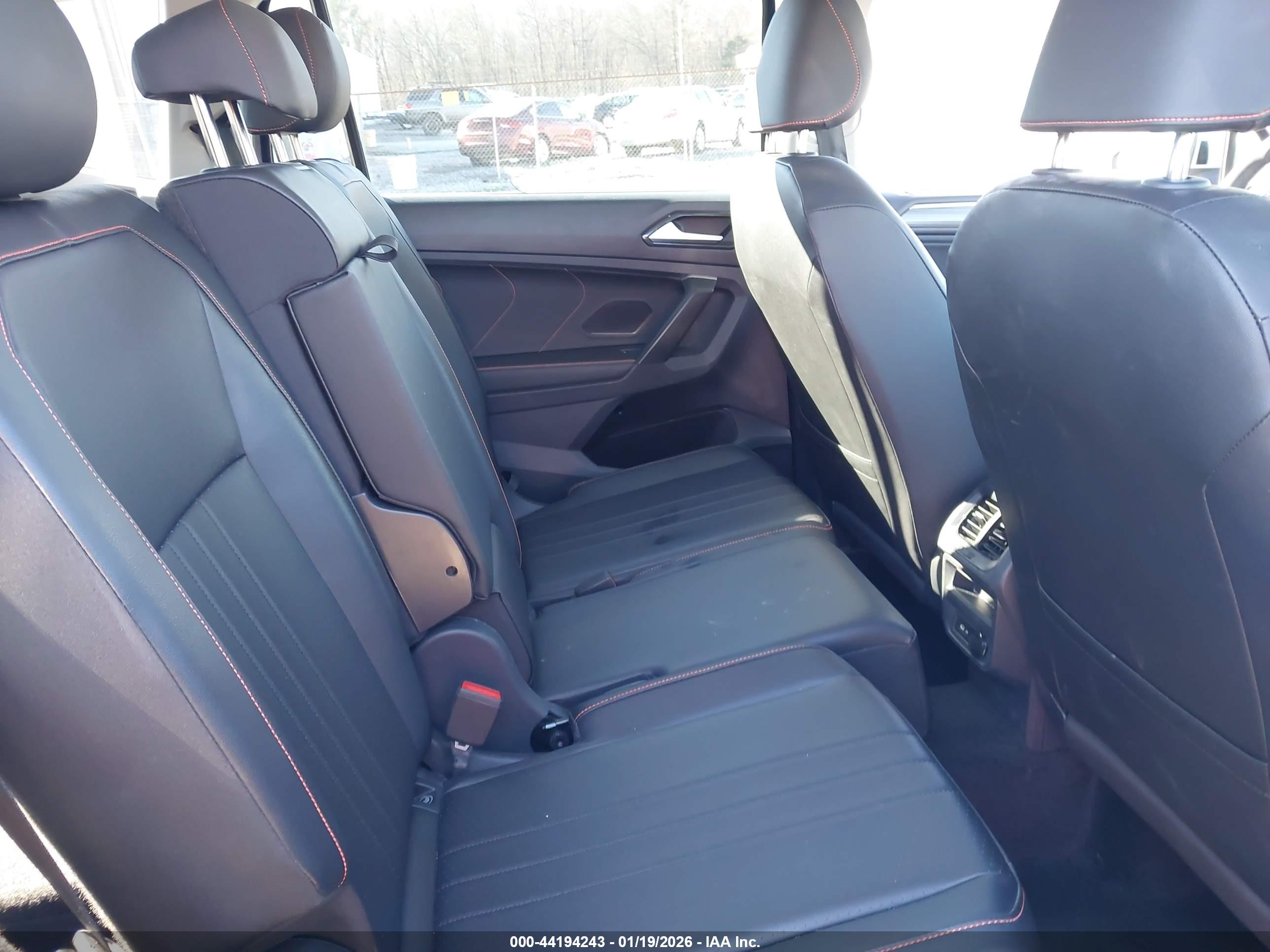 VOLKSWAGEN TIGUAN image 8