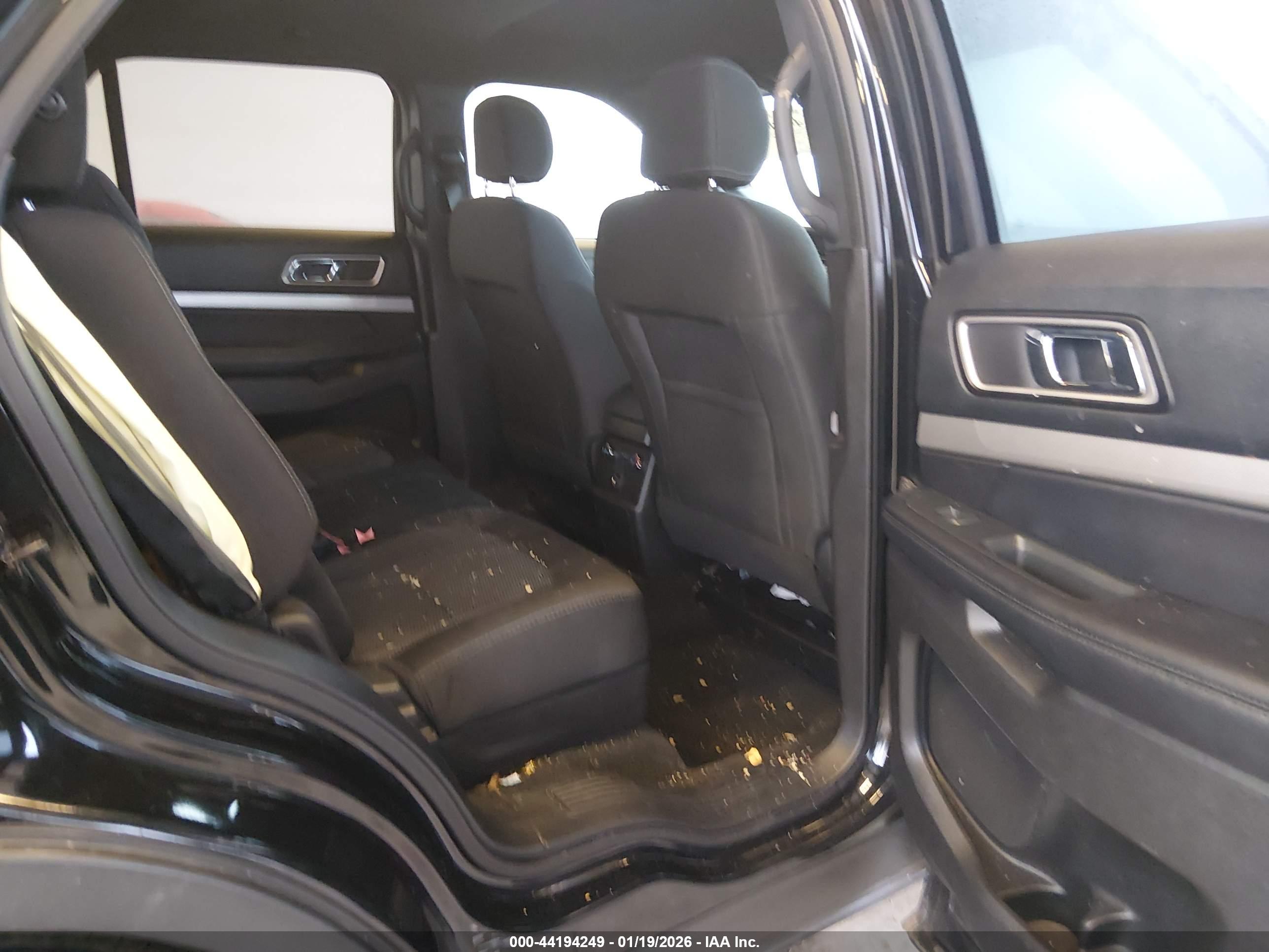 FORD EXPLORER image 8
