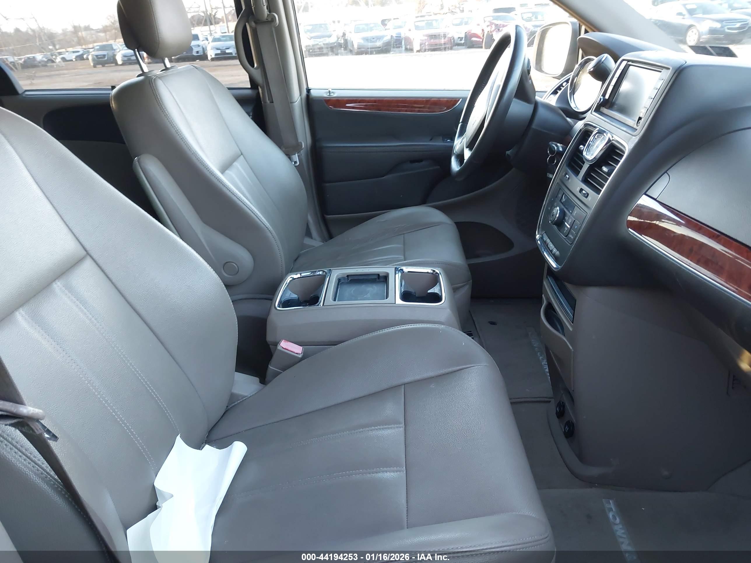 CHRYSLER TOWN image 5