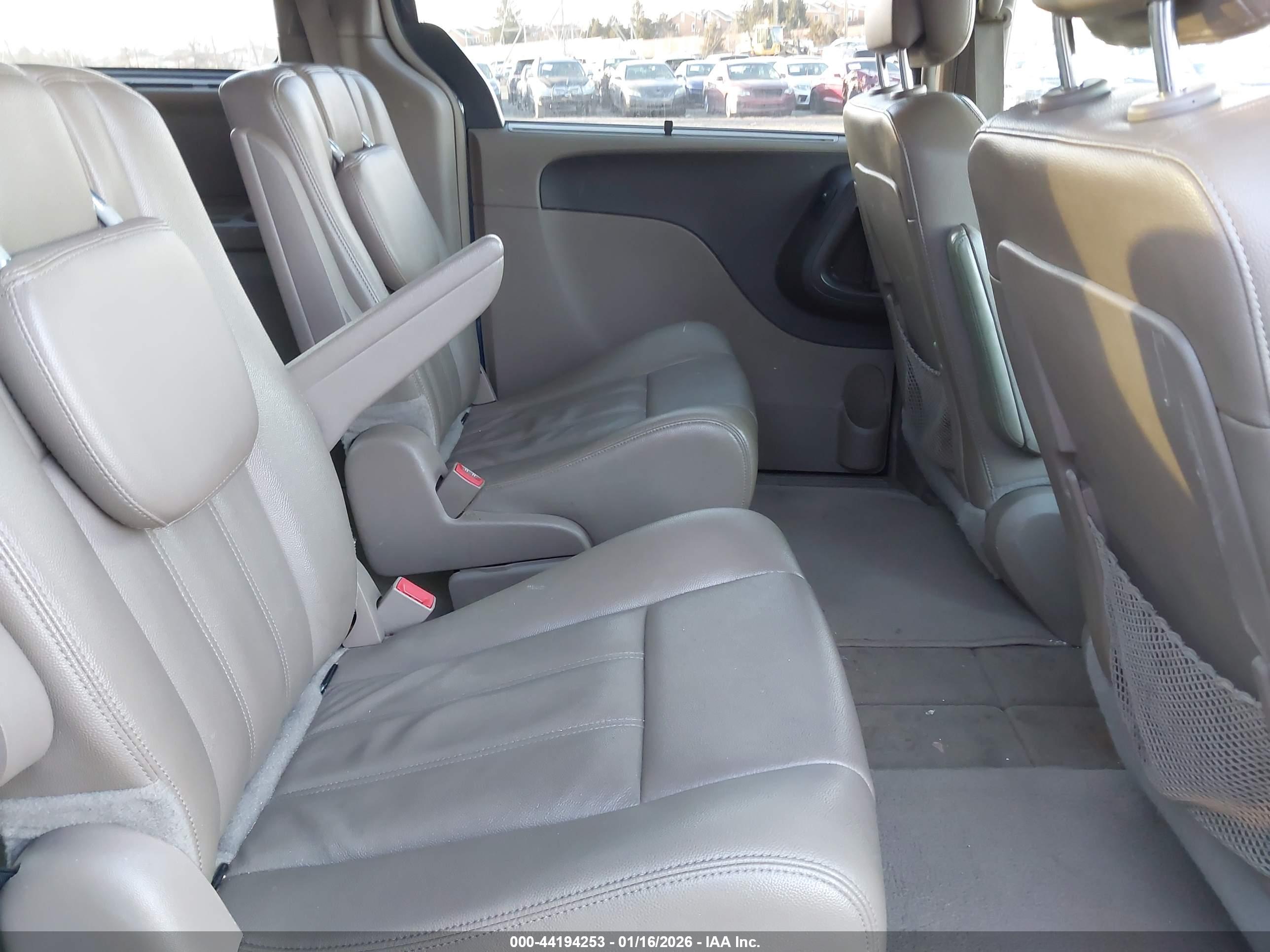 CHRYSLER TOWN image 8